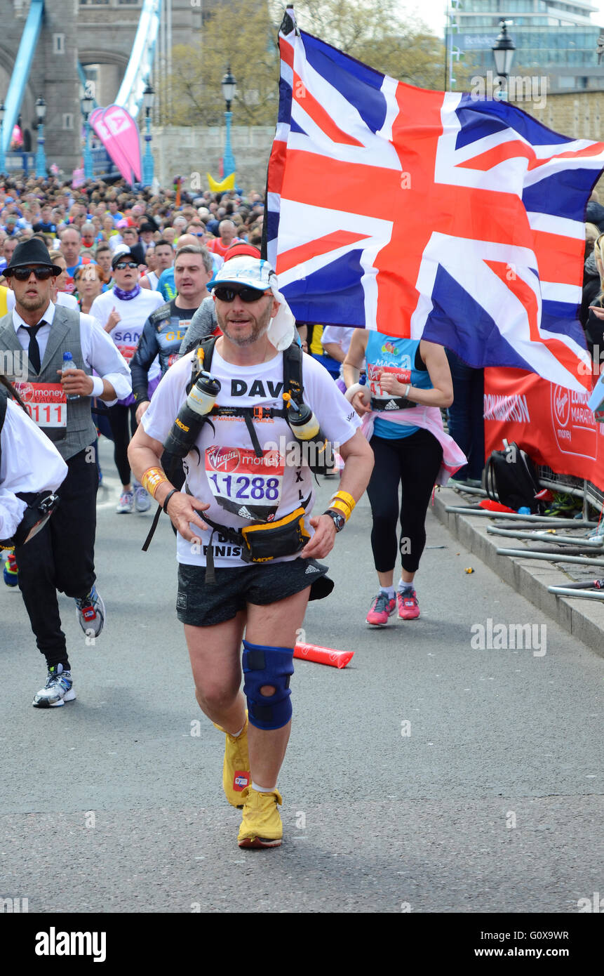 Lustige Läufer während des London-Marathons 2016 Stockfoto