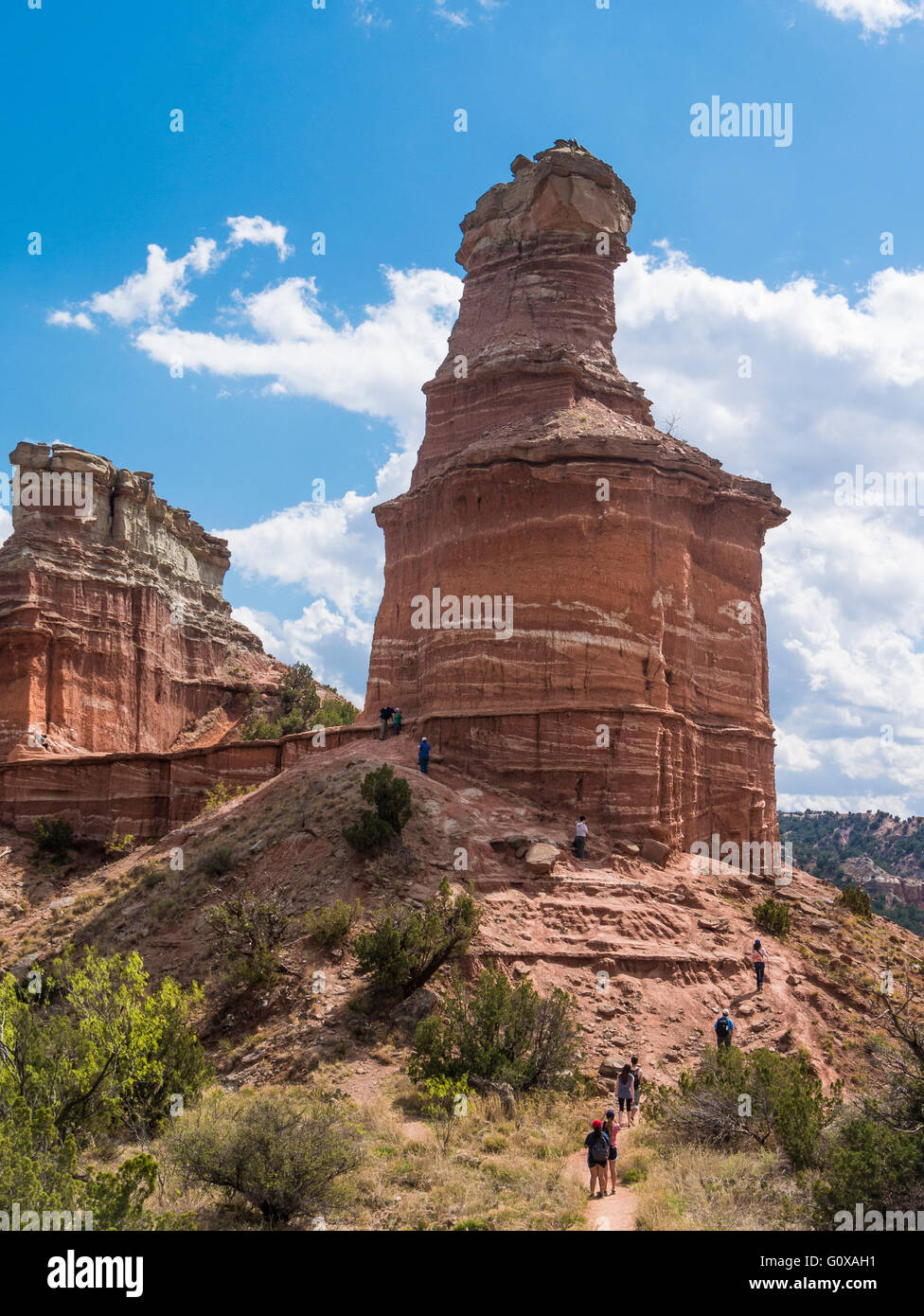 Menschen klettern auf den Leuchtturm Bildung, Lighthouse Trail, Palo Duro Canyon State Park, Canyon, Texas. Stockfoto