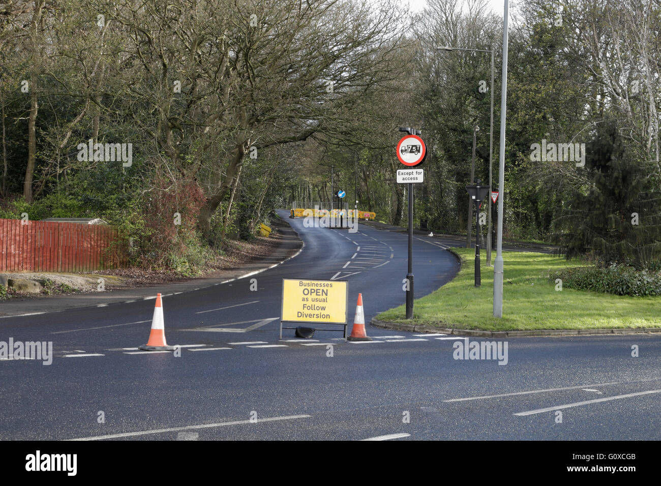 Straßenarbeiten in Hutcliffe Wood Road in Millhouses Sheffield, wegen Minenschacht zusammenbrechen Stockfoto