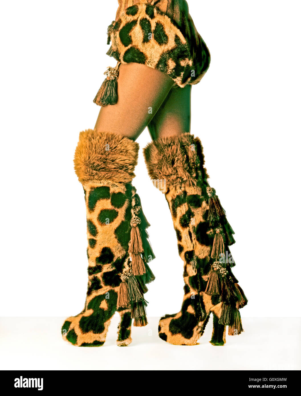 VIVIENNE WESTWOOD STIEFEL MIT PASSENDEN HOT PANTS Stockfoto