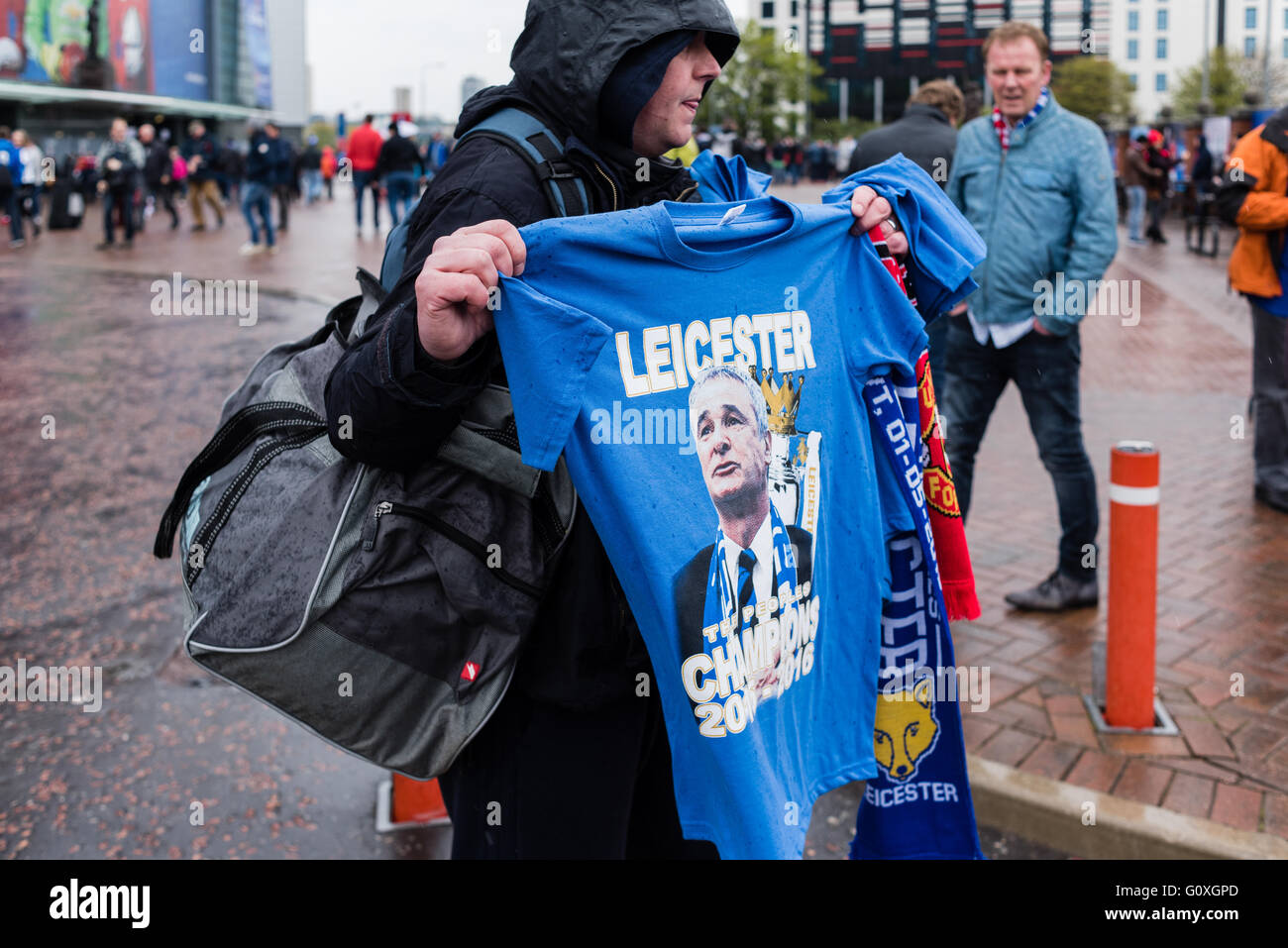 Scalf Verkäufer und Tee Shirts Leicester City-Manager. Stockfoto