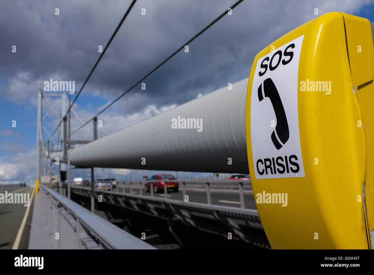 SOS Krise-Notfall-Telefon auf die Forth Road Bridge, Schottland, UK, Großbritannien Stockfoto