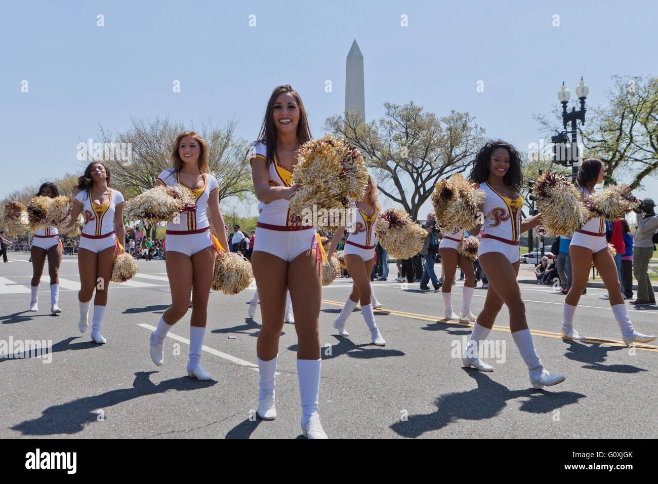 Washington Redskins Cheerleader während einer Parade - Washington, DC USA Stockfoto