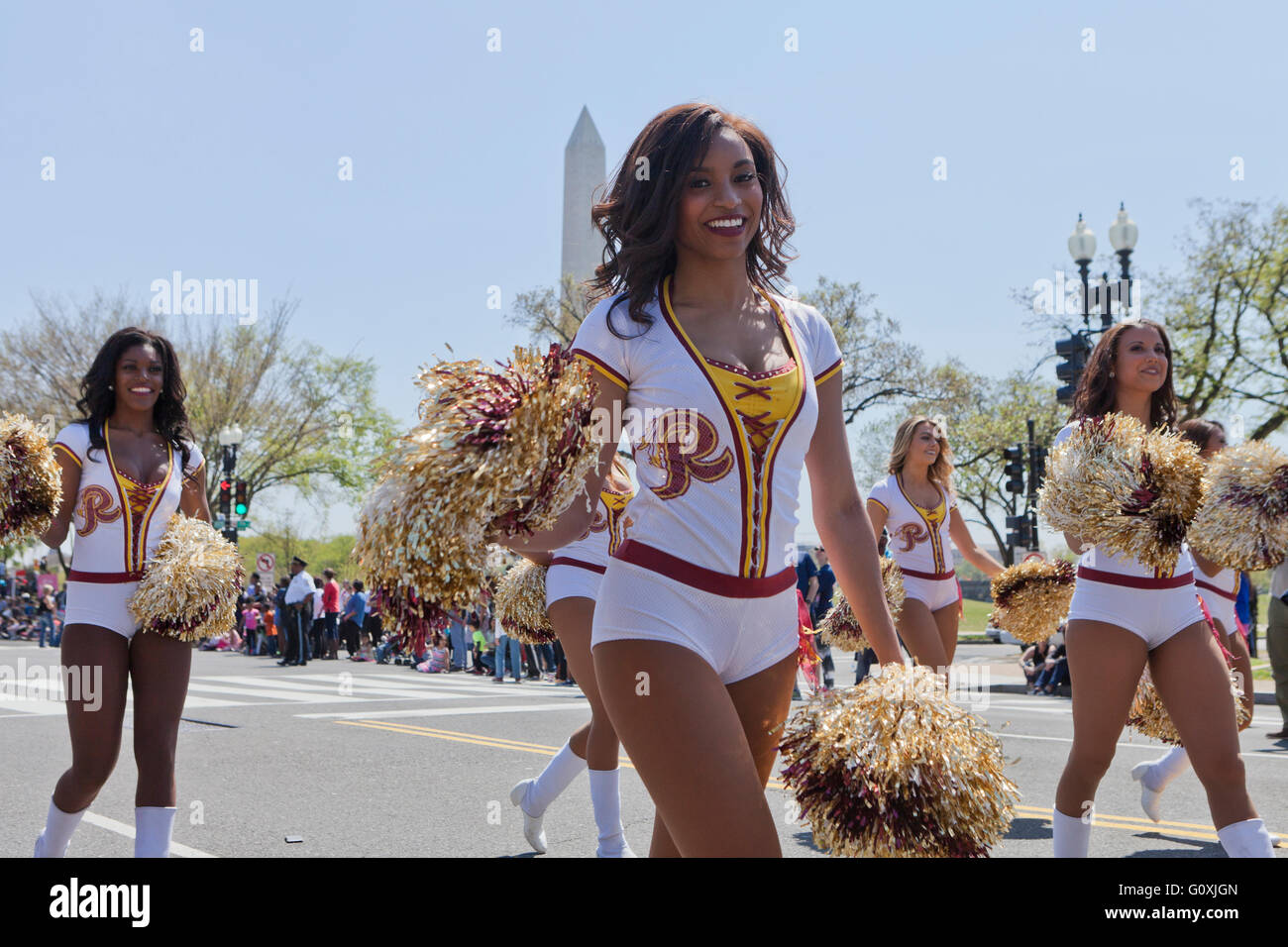 Washington Redskins Cheerleader während einer Parade - Washington, DC USA Stockfoto