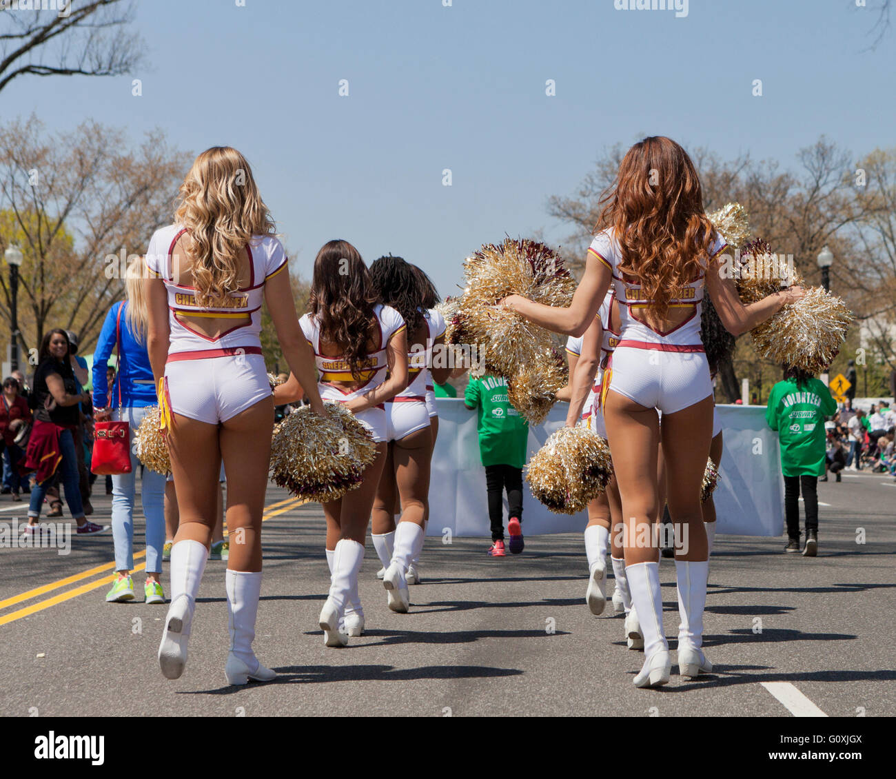 Washington Redskins Cheerleader während einer Parade - Washington, DC USA Stockfoto