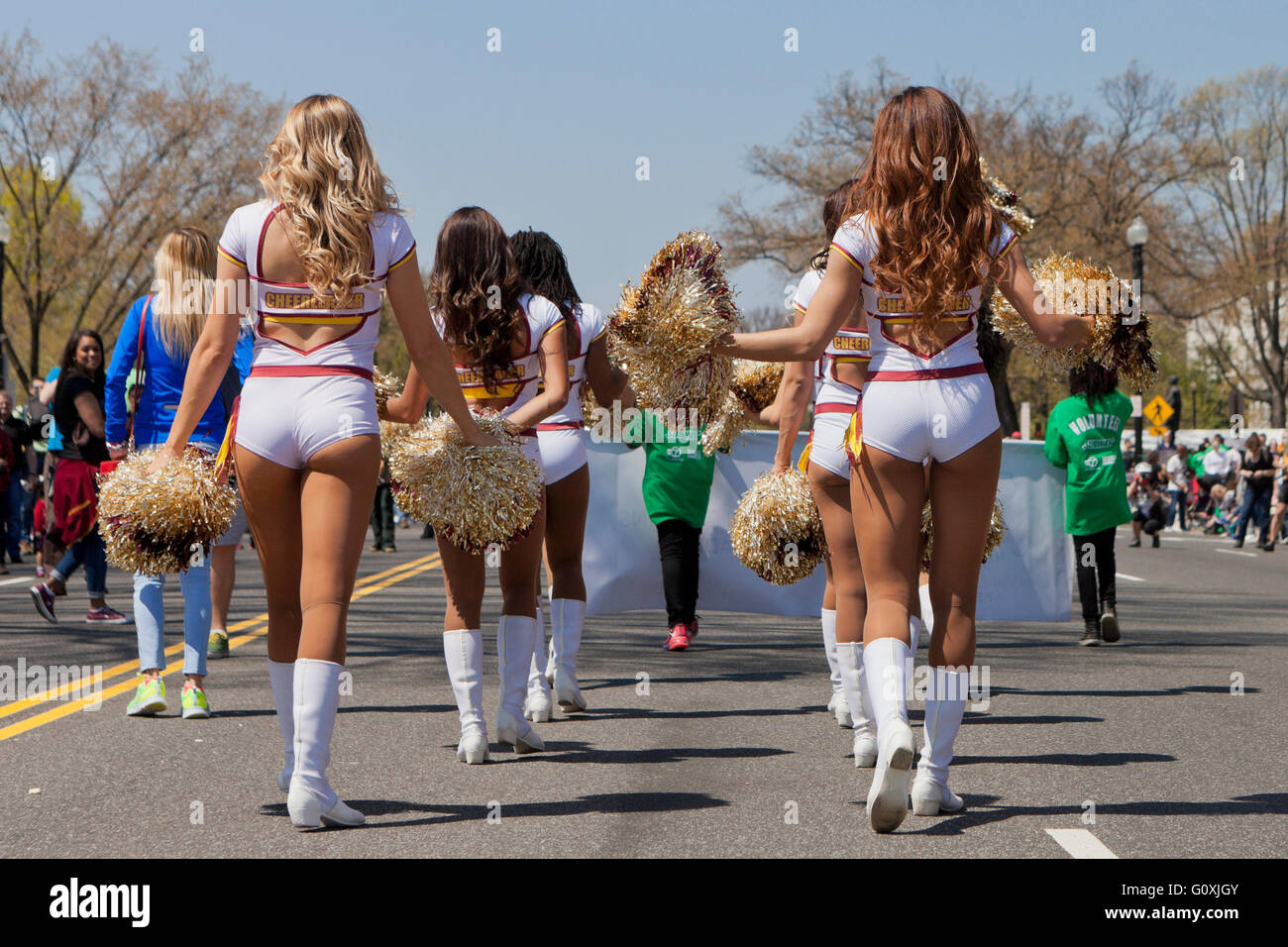 Washington Redskins Cheerleader während einer Parade - Washington, DC USA Stockfoto