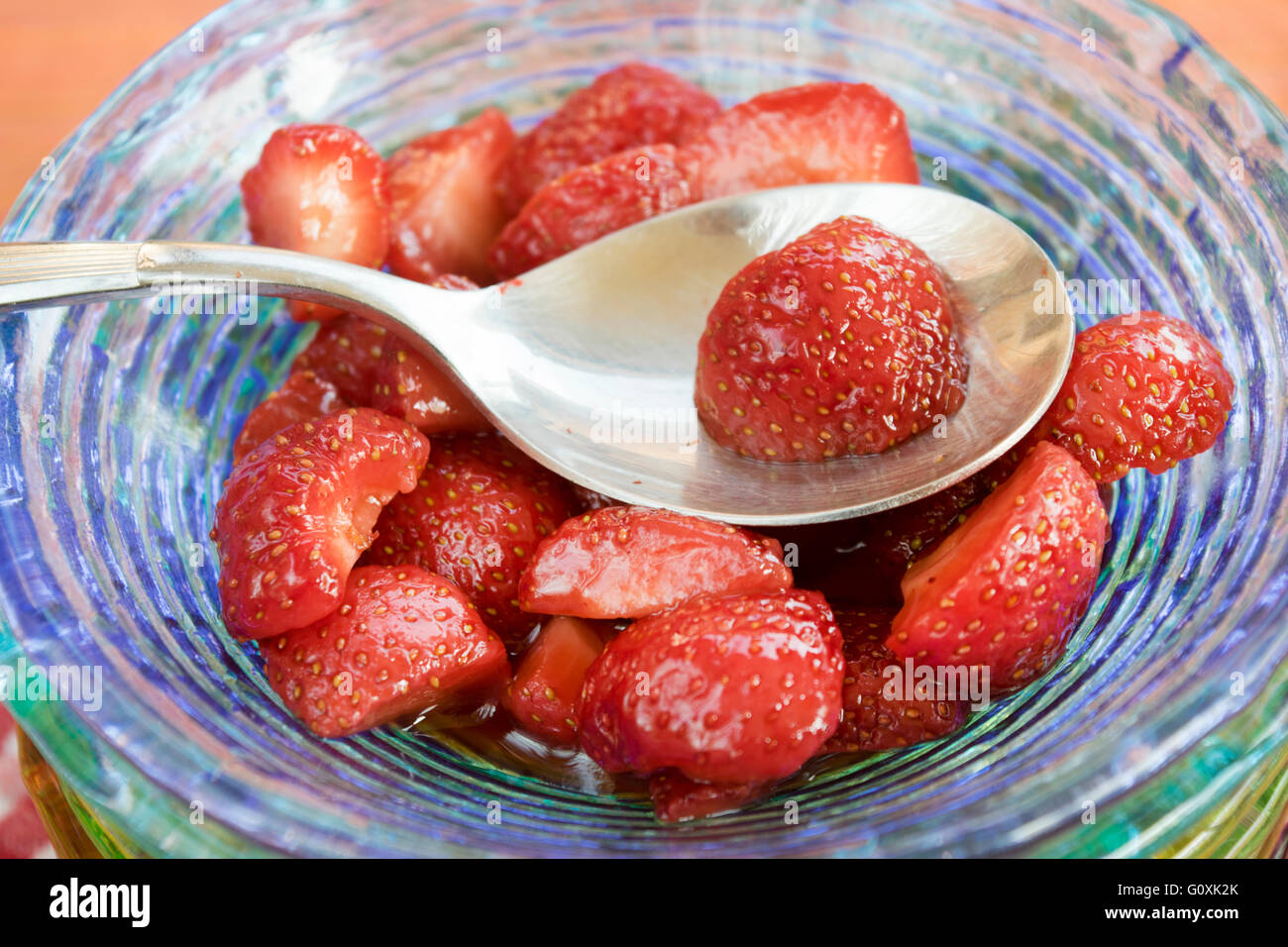 geschnittene Erdbeeren Salat Stockfoto