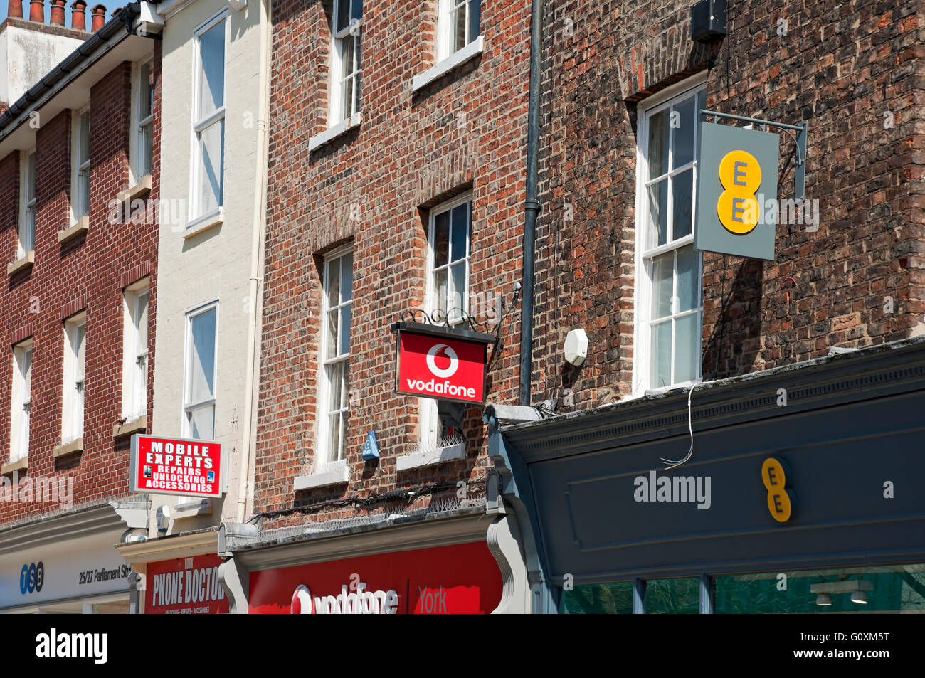 EE Vodaphone Telefon Shop Schilder Beschilderung York North Yorkshire England Großbritannien Großbritannien Großbritannien Großbritannien Großbritannien Großbritannien Großbritannien Großbritannien Großbritannien Großbritannien Stockfoto