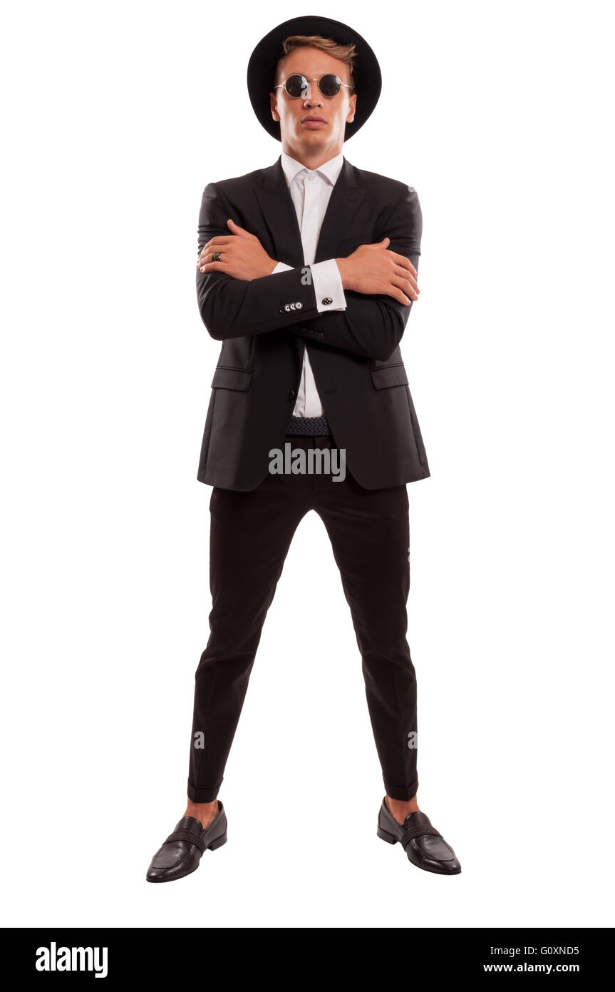 Blondes Topmodel tragen Stil der 60er Jahre mit einem ausgefallenen Hut und Sonnenbrille, isoliert auf weißem Hintergrund Stockfoto