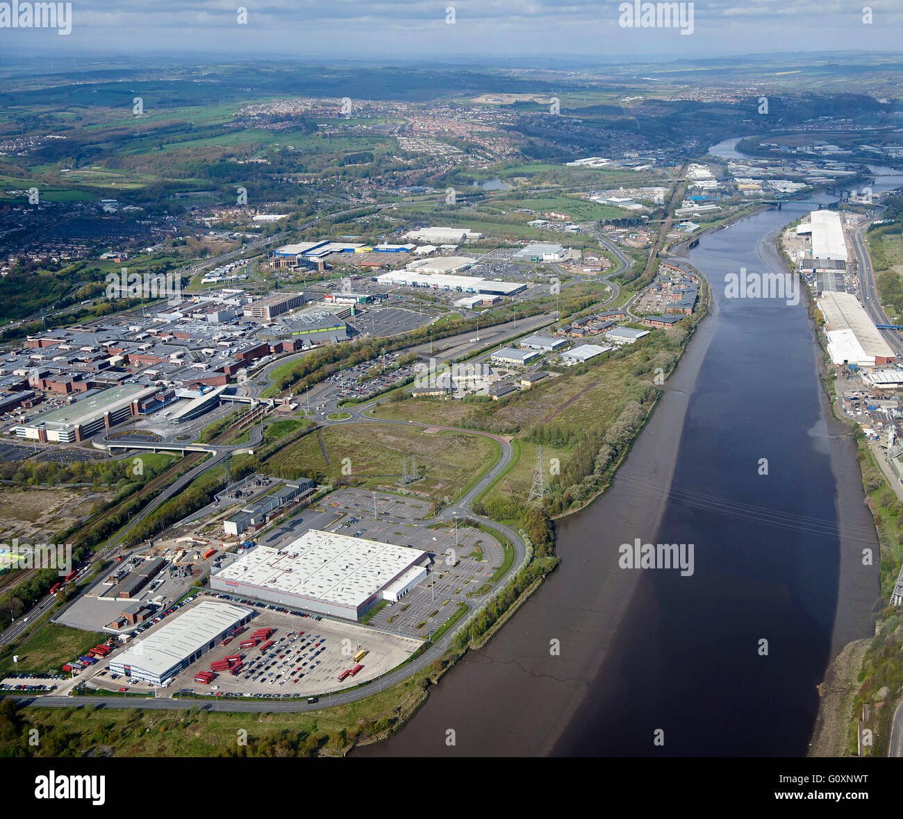 Metro Centre Einkaufszentrum und Fluss Tyne, Gateshead, Newcastle Upon Tyne, North East England Stockfoto