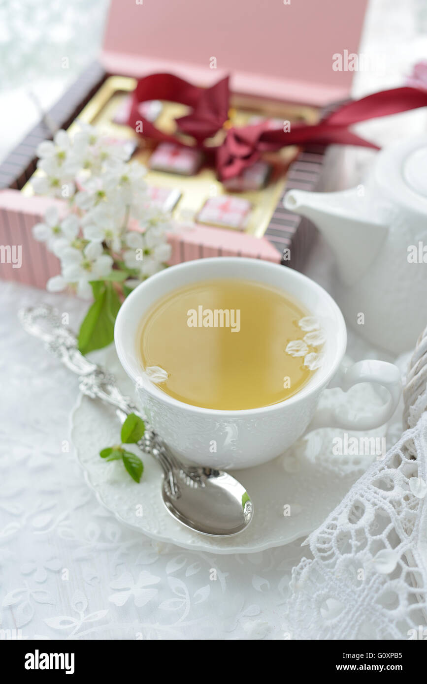 Сup Tee und blühender Zweig Stockfoto