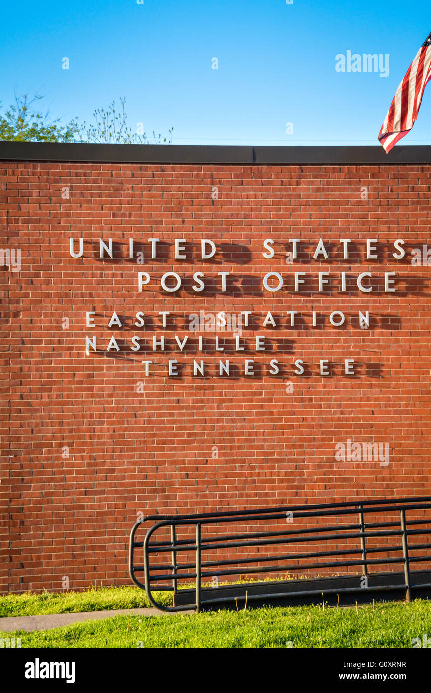 Ein altes Backsteingebäude beherbergt die US Post Office in East Nashville, TN im Stadtteil Bezirk 5 Punkte Stockfoto