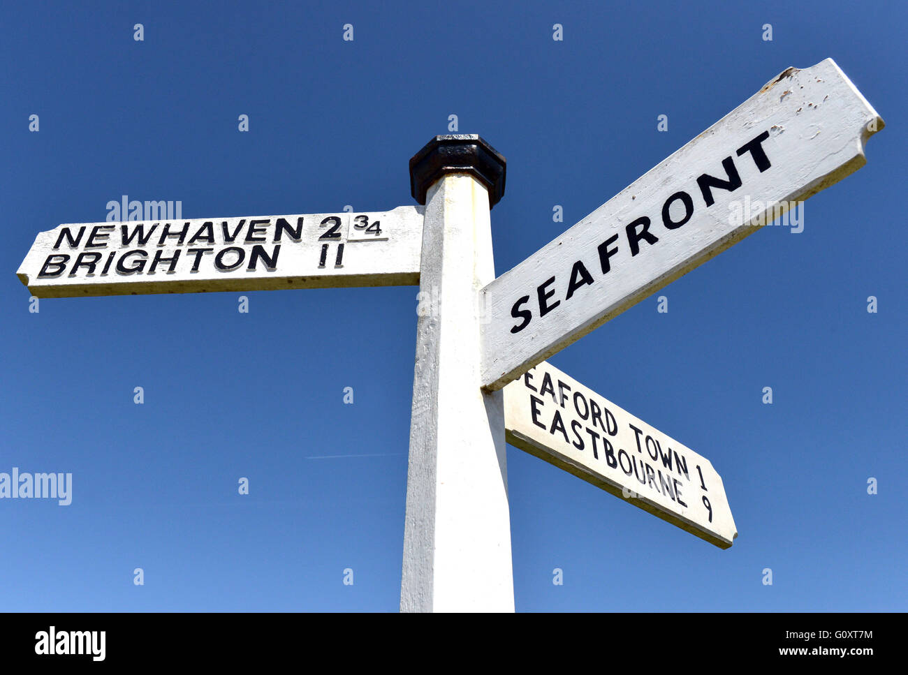 Newhaven, Brighton, direkt am Meer-Wegweiser Stockfoto