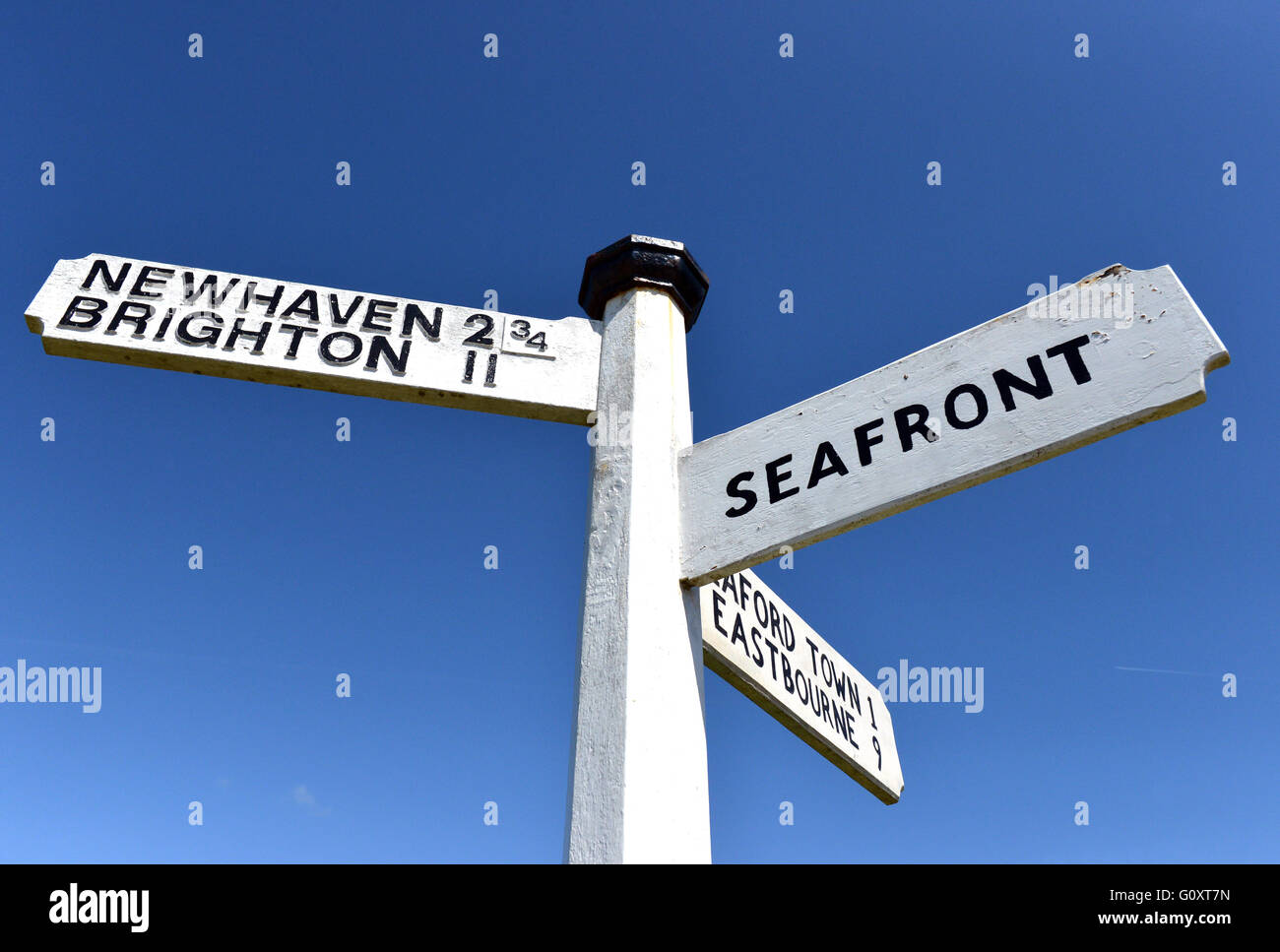 Newhaven, Brighton, direkt am Meer-Wegweiser Stockfoto