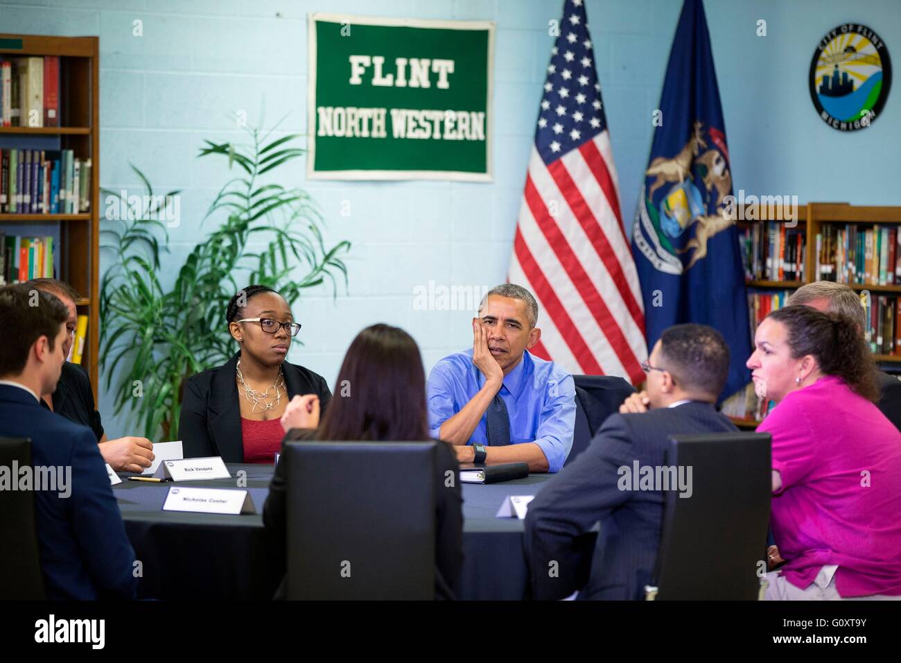 US-Präsident Barack Obama beteiligt sich an einen runden Tisch auf die Flint-Wasser-Krise an der Northwestern High School 4. Mai 2016 in Flint, Michigan. Stockfoto