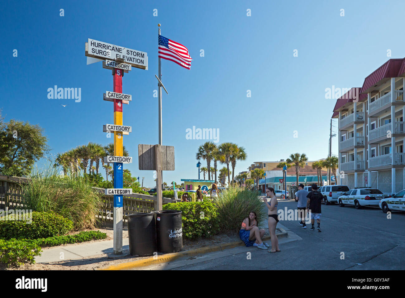 Tybee Island, Georgia - eine Markierung in der Nähe des Strandes zeigt die Wasserstände aufgrund Sturmfluten aus verschiedenen Detailansi Stockfoto
