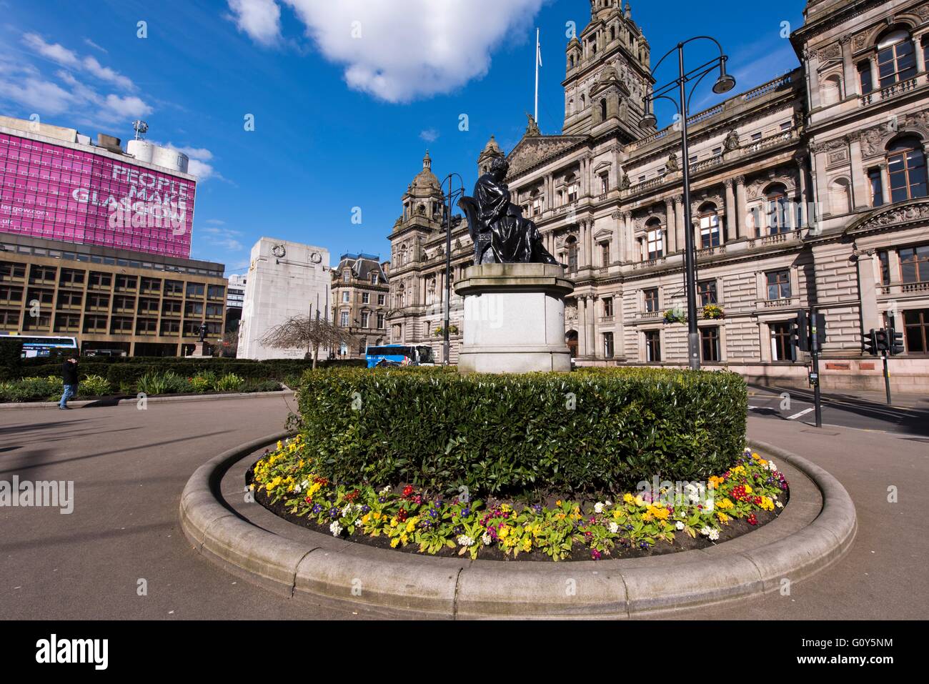 George Square und Glasgow City Chambers Sonnen in der Frühlingssonne. Stockfoto