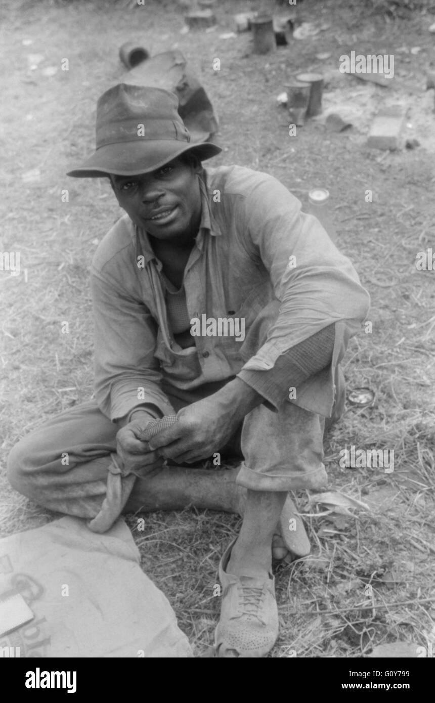 Florida wandernden landwirtschaftliche Arbeiter Spielkarten in der Mittagspause an der Verschneidung Station, Belcross, North Carolina, USA, von Jack Delano für Farm Security Administration, Juli 1940 Stockfoto