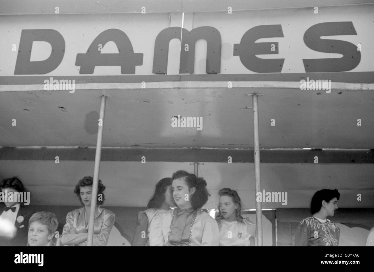 "Girlie" Show Messe, Rutland, Vermont, USA, von Jack Delano für Farm Security Administration, September 1941 Stockfoto