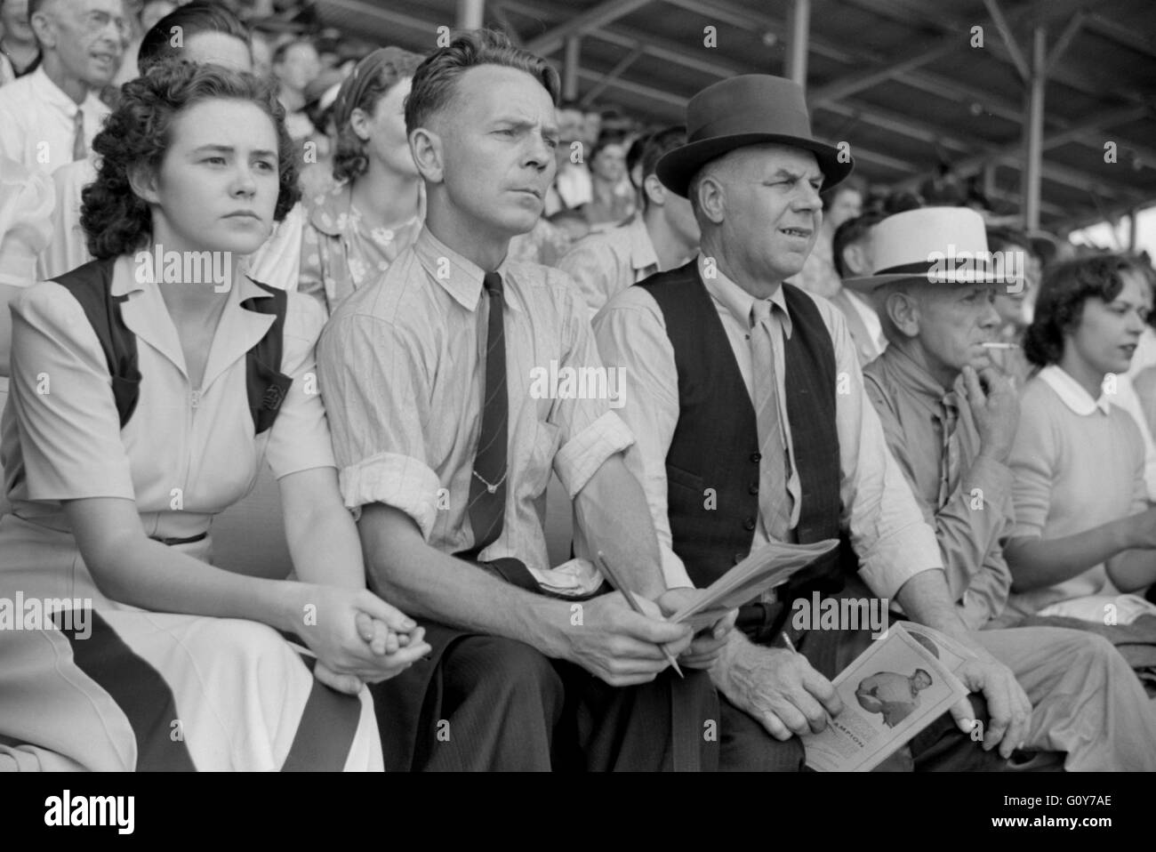 Zuschauer im Sulky-Rennen auf Messe, Rutland, Vermont, USA, von Jack Delano für Farm Security Administration, September 1941 Stockfoto