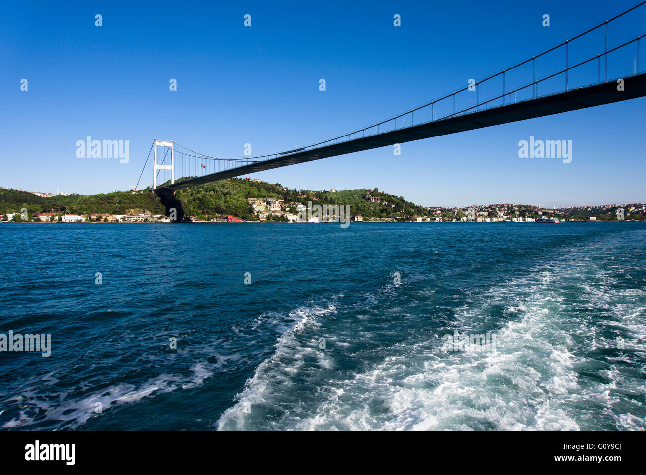 Bosporus-Brücke und Istanbul-Stadt auf der Bühne. Stockfoto