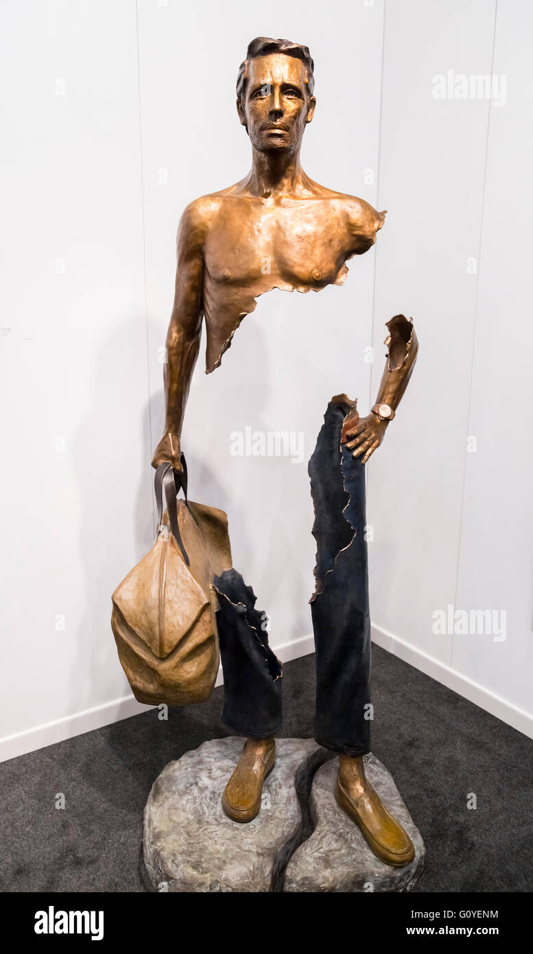 Istanbul, Türkei - 13. November 2015: Kunststück verschiedener Künstler in der 10. Auflage der jährlichen zeitgenössischen Istanbul-Kunstausstellung in Lutfi Kirdar Stockfoto