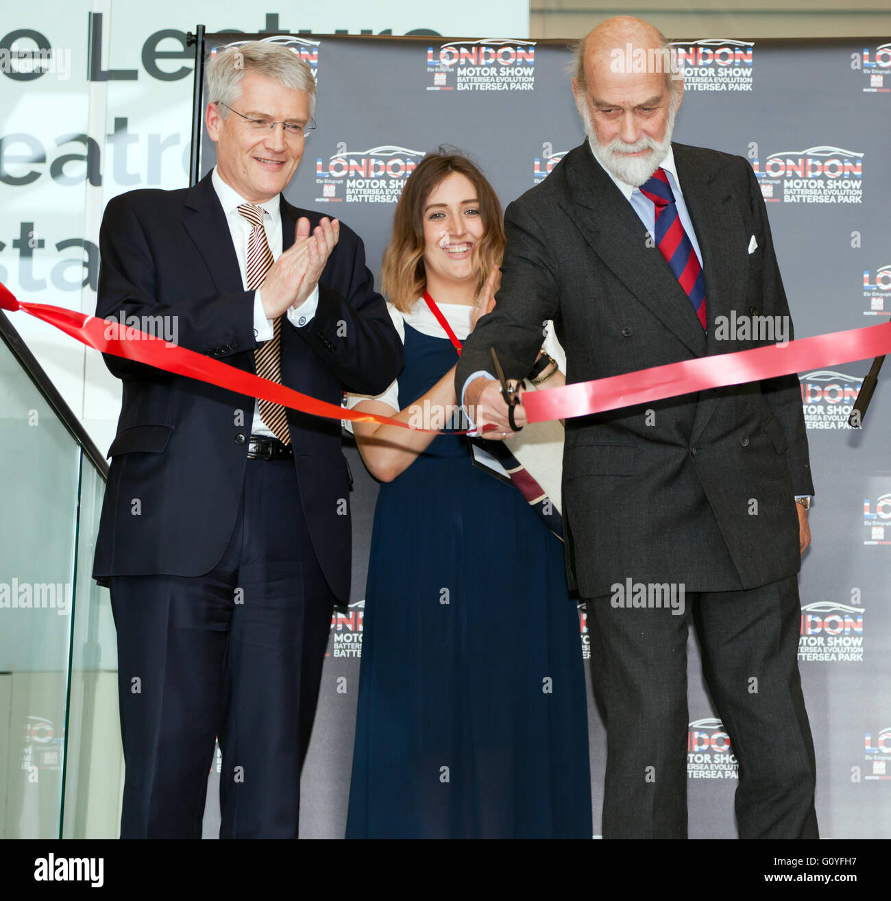 Prinz Michael von Kent wird offiziell eröffnet, der London Motorshow 2016. Beifall von der Staatsminister für Straßen, MP Andrew Jones Stockfoto