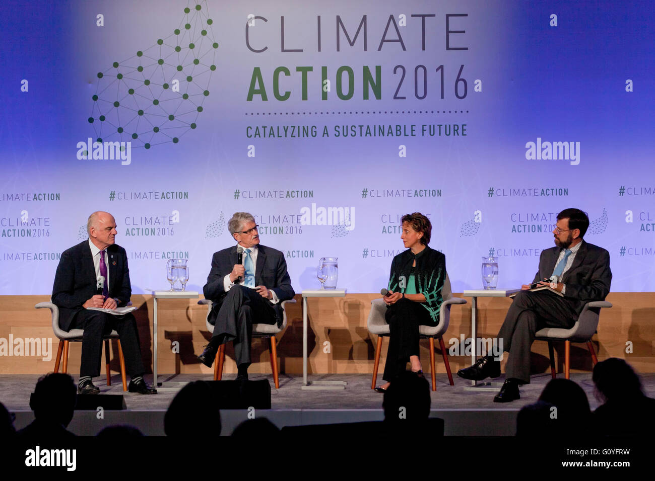 Washington, DC USA. 5. Mai bringt 2016:Climate 2016-Action Summit Weltmarktführer nach Washington, DC.  UN-Generalsekretär Ban Ki-Moon und ehemalige US-Vizepräsident, Al Gore, zu vielen weltweit führenden Unternehmen, Regierung, Wirtschaft und Zivilgesellschaft einzuberufen, um den Kampf gegen den Klimawandel seit der historischen Paris Vertragsunterzeichnung bei den Vereinten Nationen am 22. April 2016 zu besprechen.  Bildnachweis: B Christopher/Alamy Live-Nachrichten Stockfoto