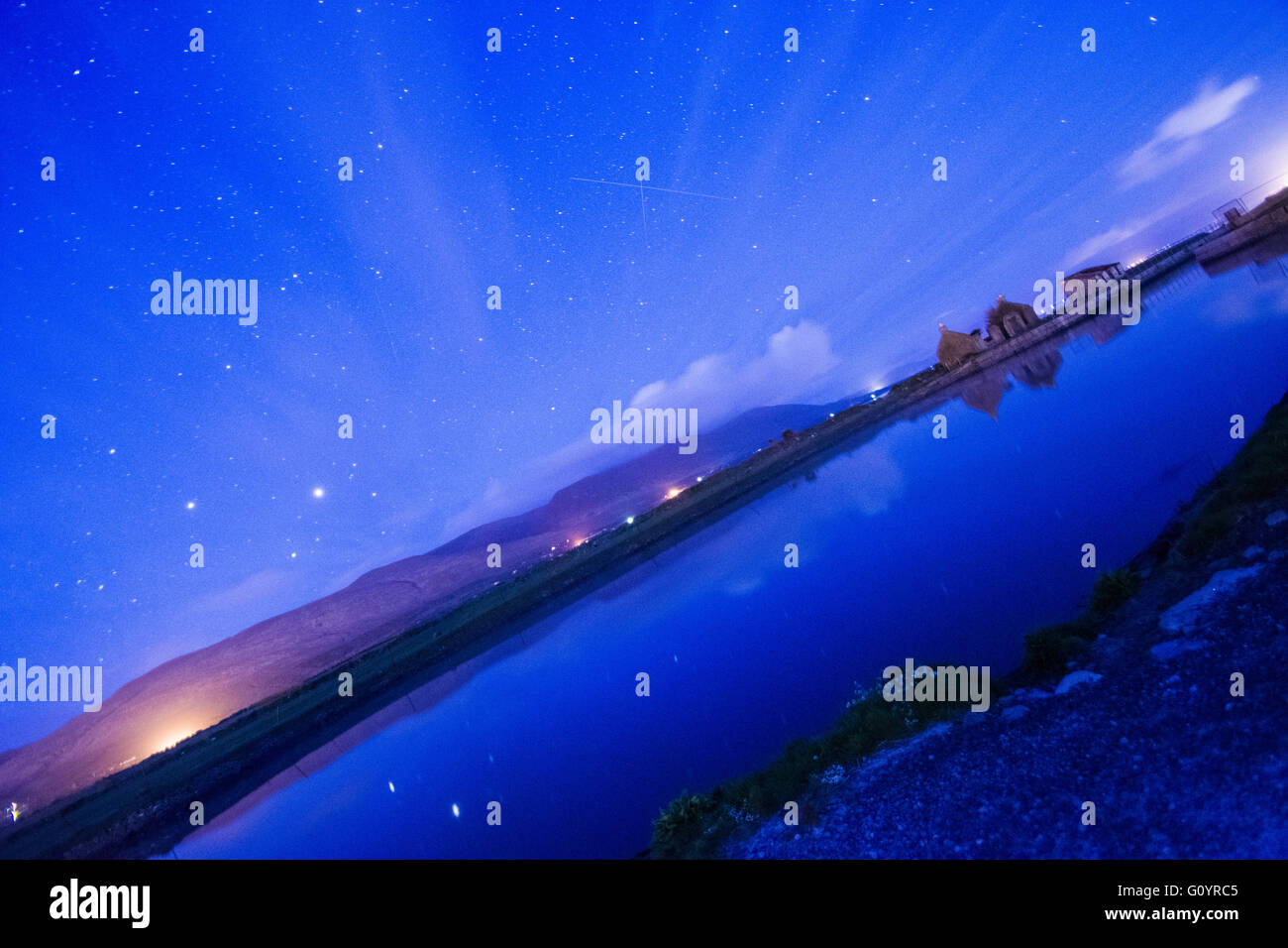 County Kerry, Irland. 6. Mai 2016. Hayleys Comet Schmutz in das Zeichen des Kreuzes, in der Nähe von Tralee, County Kerry, Irland erfasst. 05.06.2015 Credit: LovePhotoIE/Alamy Live-Nachrichten Stockfoto
