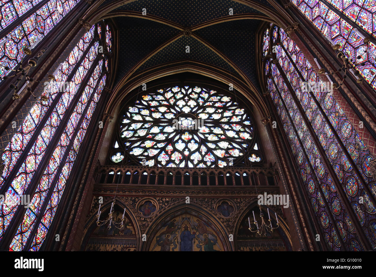 Glasmalerei. Obere Kapelle von La Sainte-Chapelle (die Heilige Kapelle). 1248. Paris. Frankreich. Gothic. Stockfoto