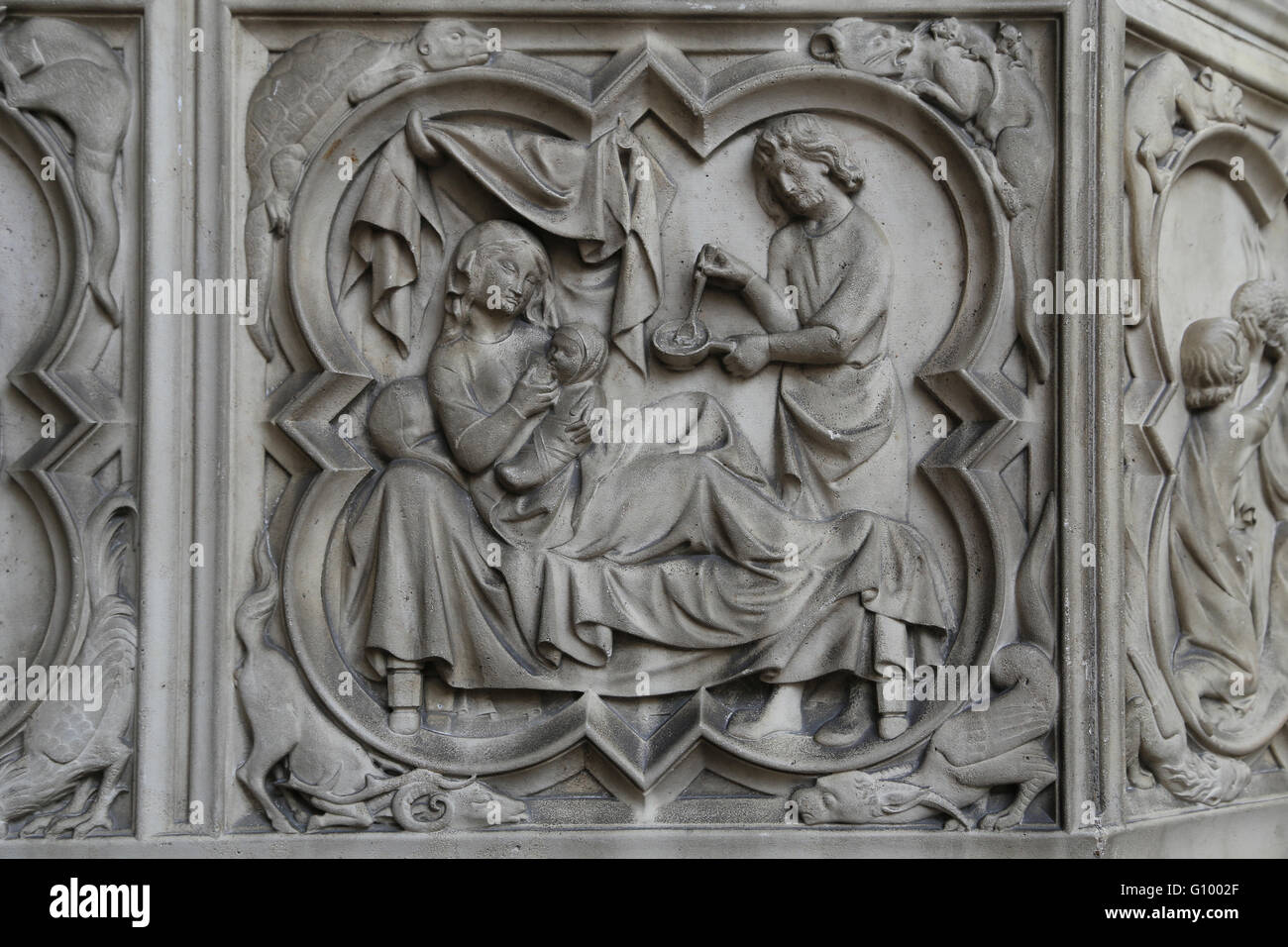 Adam, Zubereitung von Speisen für Eve, die im Bett, die Pflege eines Kindes ist. Relief. 13. c.  Sainte-Chapelle, Paris, Frankreich. Stockfoto