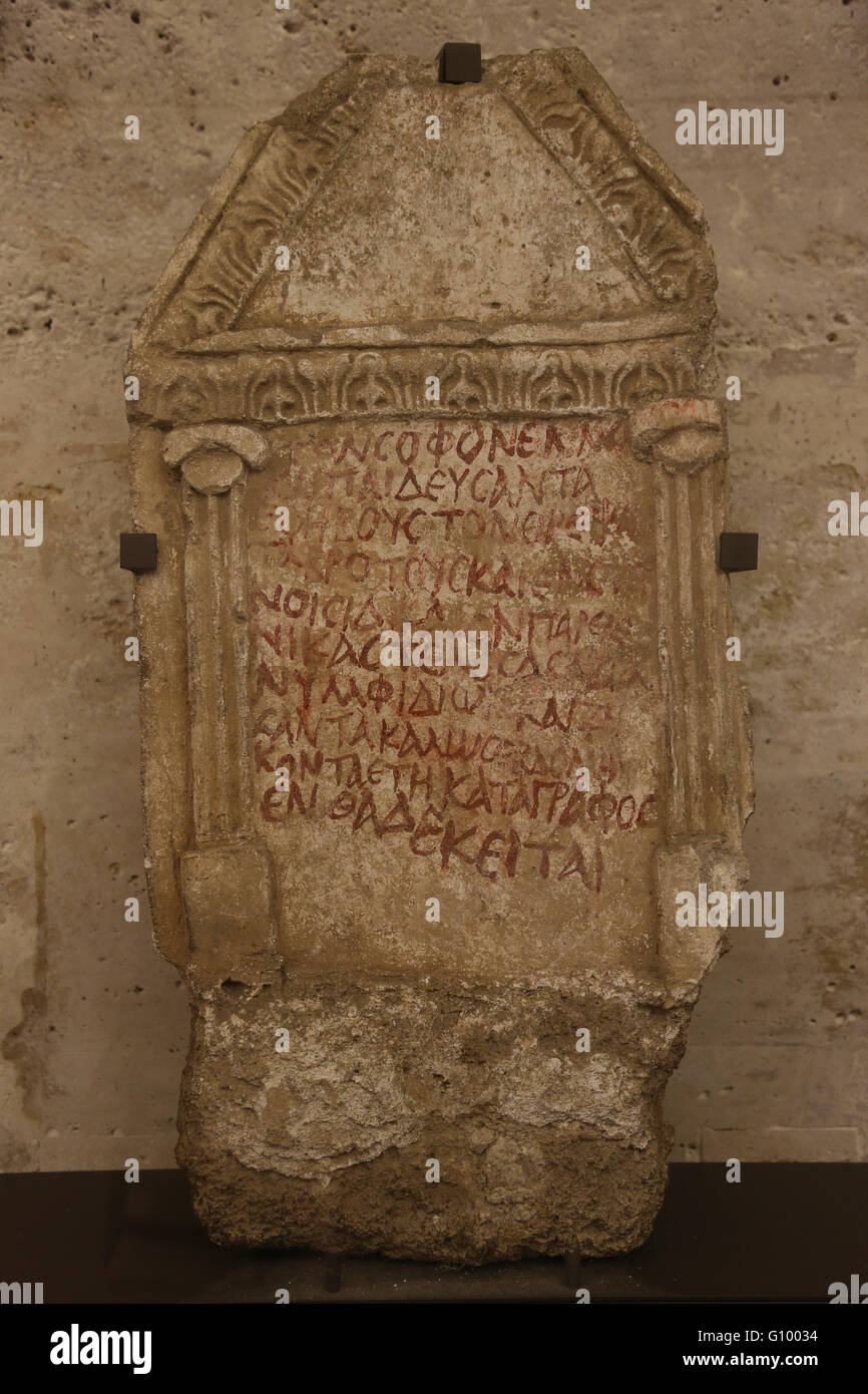Funerary Stele von einem Pädagogen kommen von Saida (jetzt Sidon, Libanon). Stuck und bemalten Kalkstein, kaiserlichen römischen Ära, 3r Stockfoto