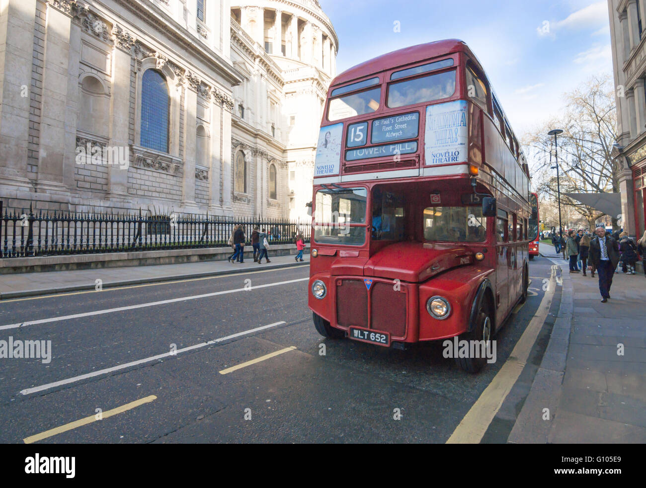 Londoner Routemaster Bus Doppeldecker London Bus Nr. 15 Stockfoto