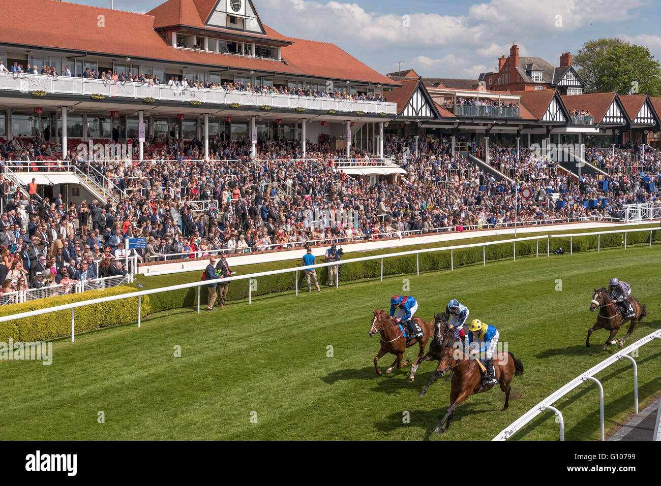 Chester Racecourse Haupttribüne am Raceday Nordwestengland. Stockfoto
