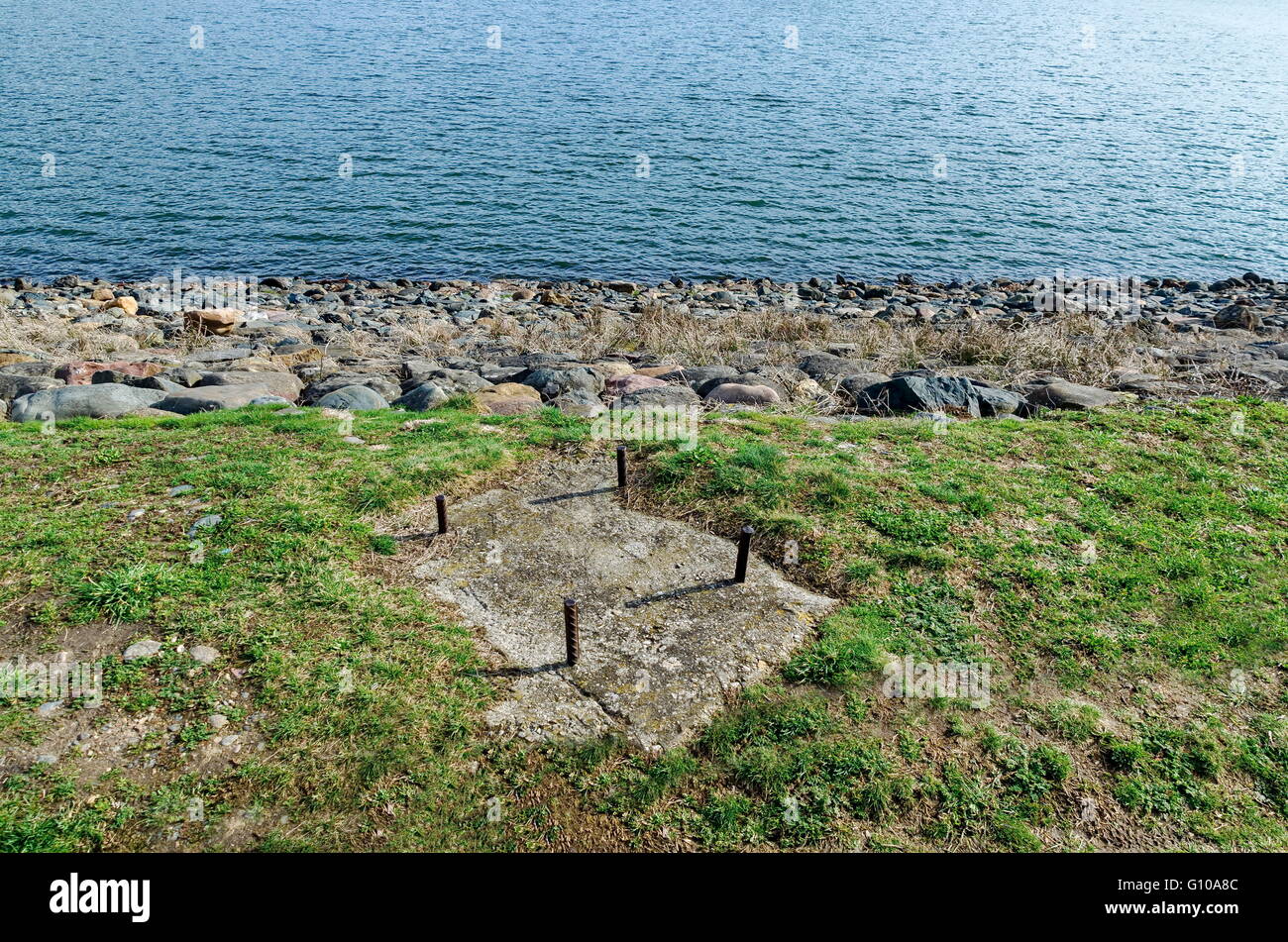 Blick in Richtung Flut von malerischen Damm, sammeln Wasser des Flusses Iskar, Pantscharevo, Bulgarien Stockfoto