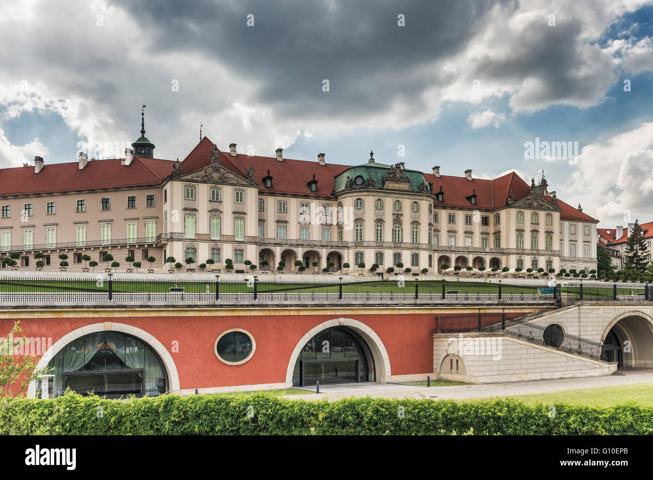 Blick zum Warschauer Königsschloss (Zamek Krolewski w Warszawie), Warschau, Masowien, Polen, Europa Stockfoto