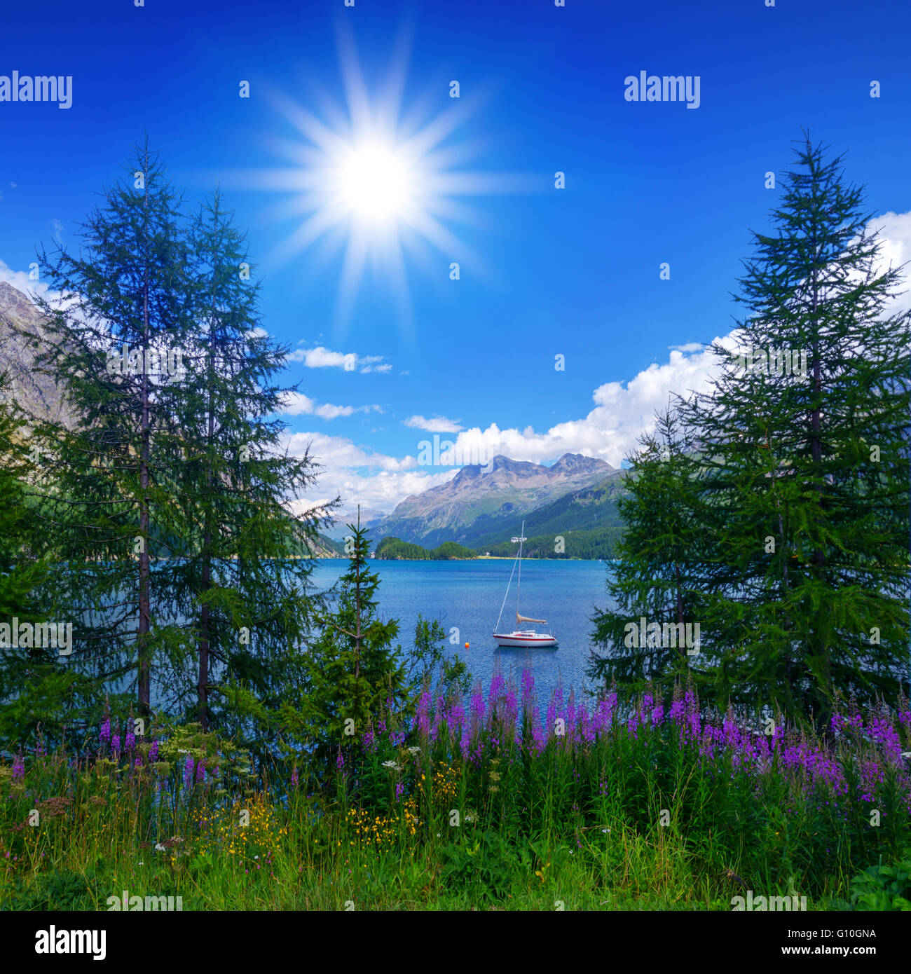 Erstaunliche sonniger Tag am Champferersee See in den Schweizer Alpen. Silvaplana-Dorf, Schweiz, Europa. Stockfoto