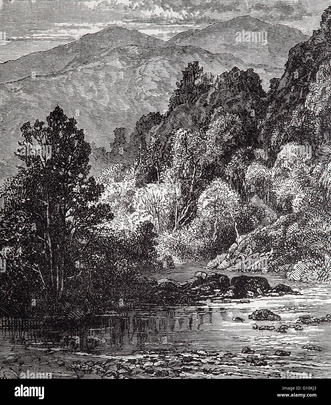 Die Trossachs ist ein kleiner Wald Glen, aber bezieht sich normalerweise auf der weiteren Umgebung von bewaldeten Täler und Braes mit ruhigen Seen, östlich von Ben Lomond. Stirling, Rechtsdiskussion Stockfoto