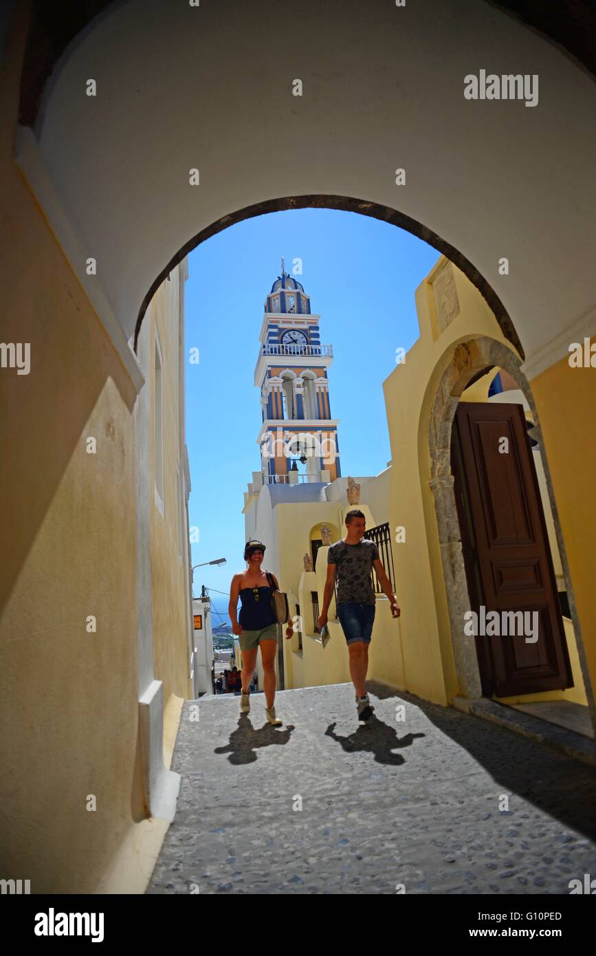 Turm der Kathedrale von St. Johannes der Täufer in Fira, Santorini, griechische Inseln, Griechenland Stockfoto