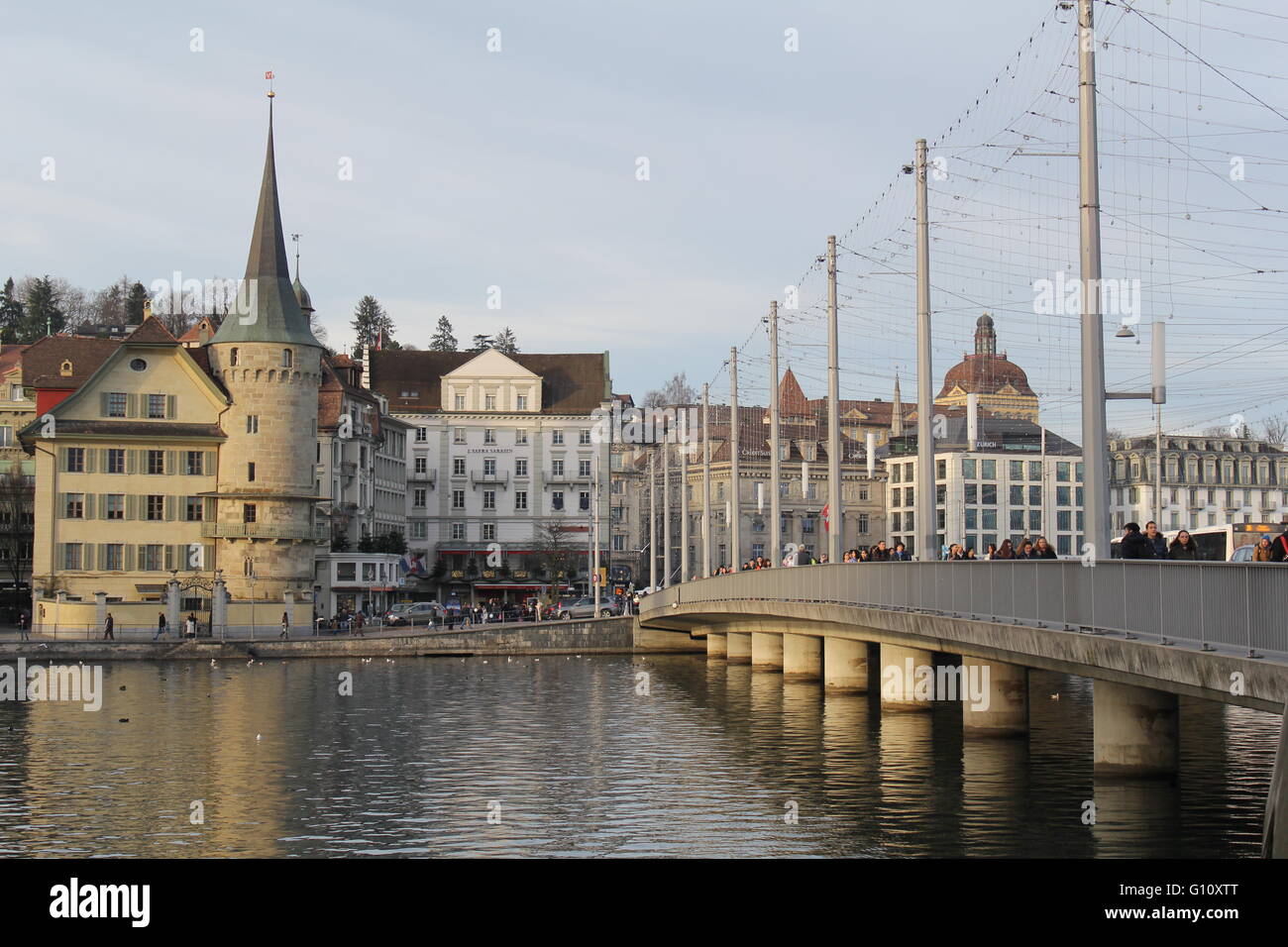 Ein Blick auf die Seebrücke Brücke und die grieder Kaufhaus in Luzern Schweiz Stockfoto