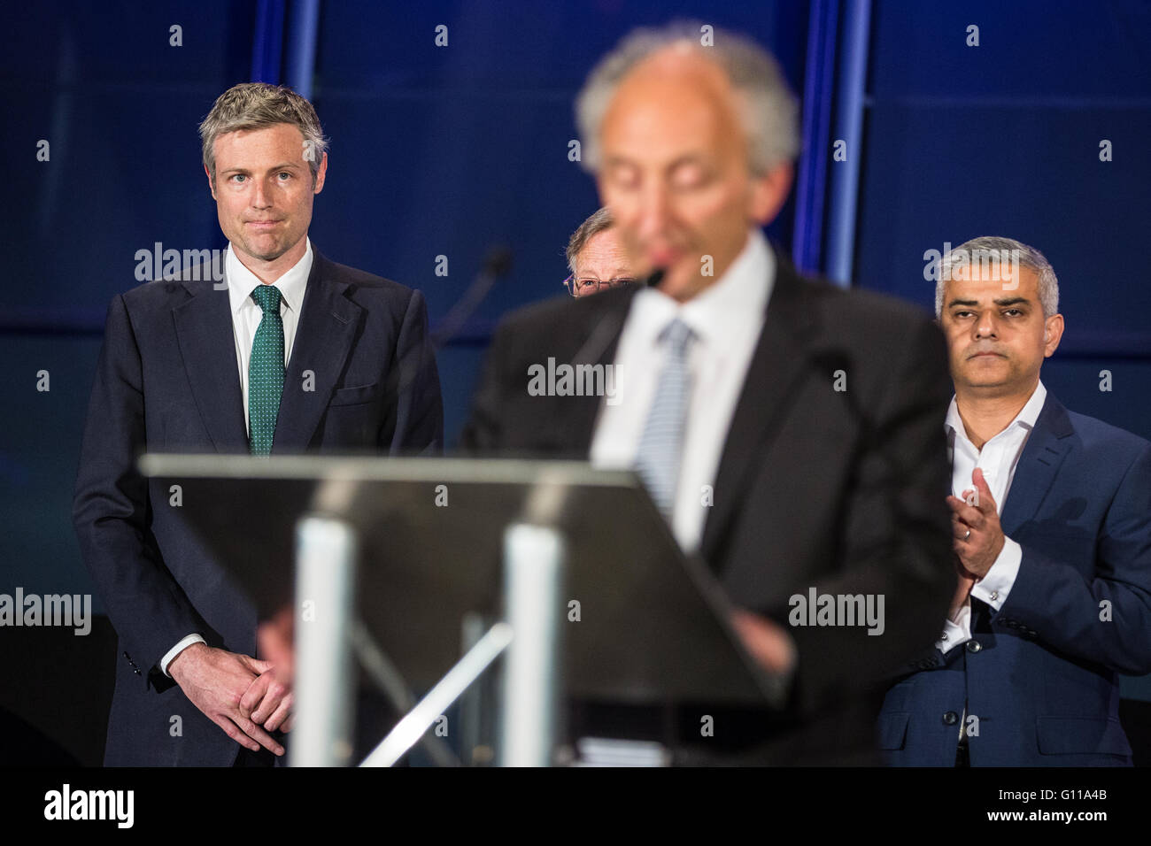 London, UK. 7. Mai 2016. Konservativen Kandidaten Zac Goldsmith und Labour-Kandidat Sadiq Khan hören auf die Ankündigung der Bürgermeisterwahl in London. Sadiq Khan wurde als Bürgermeister von London gewählt nach dem Sieg gegen Zac Goldsmith mit 1.310.143 Stimmen, 994.614. Bildnachweis: Mark Kerrison/Alamy Live-Nachrichten Stockfoto