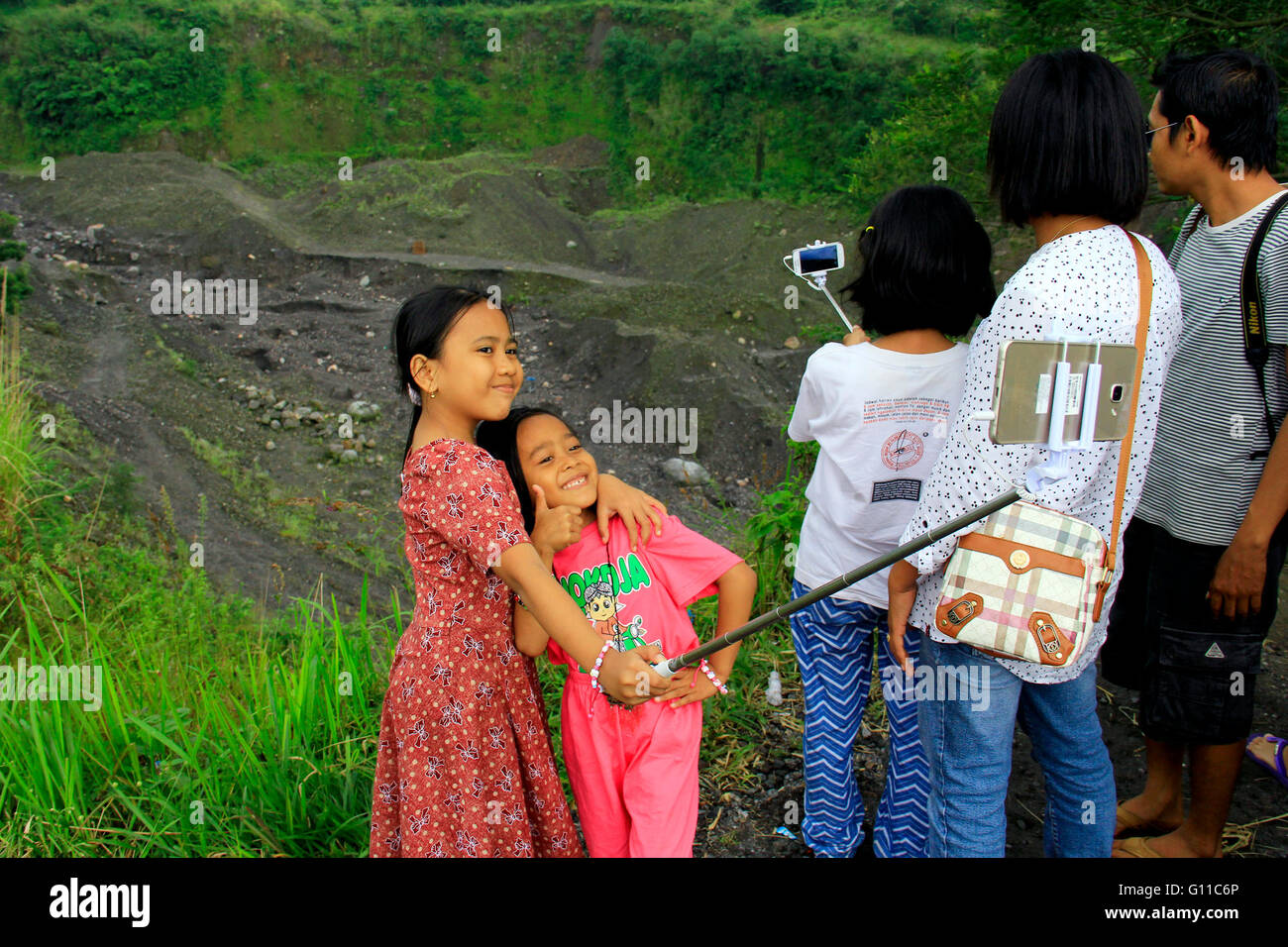 Yogyakarta, Indonesien. 07 2016.People Mai auf eine touristische Attraktion in Sleman,Yogyakarta.The Anzahl der Tourist in Yogyakarta drastisch erhöht, wegen des Nationalfeiertages fotografieren. Agil Gilang P/Alamy Live-Nachrichten Stockfoto