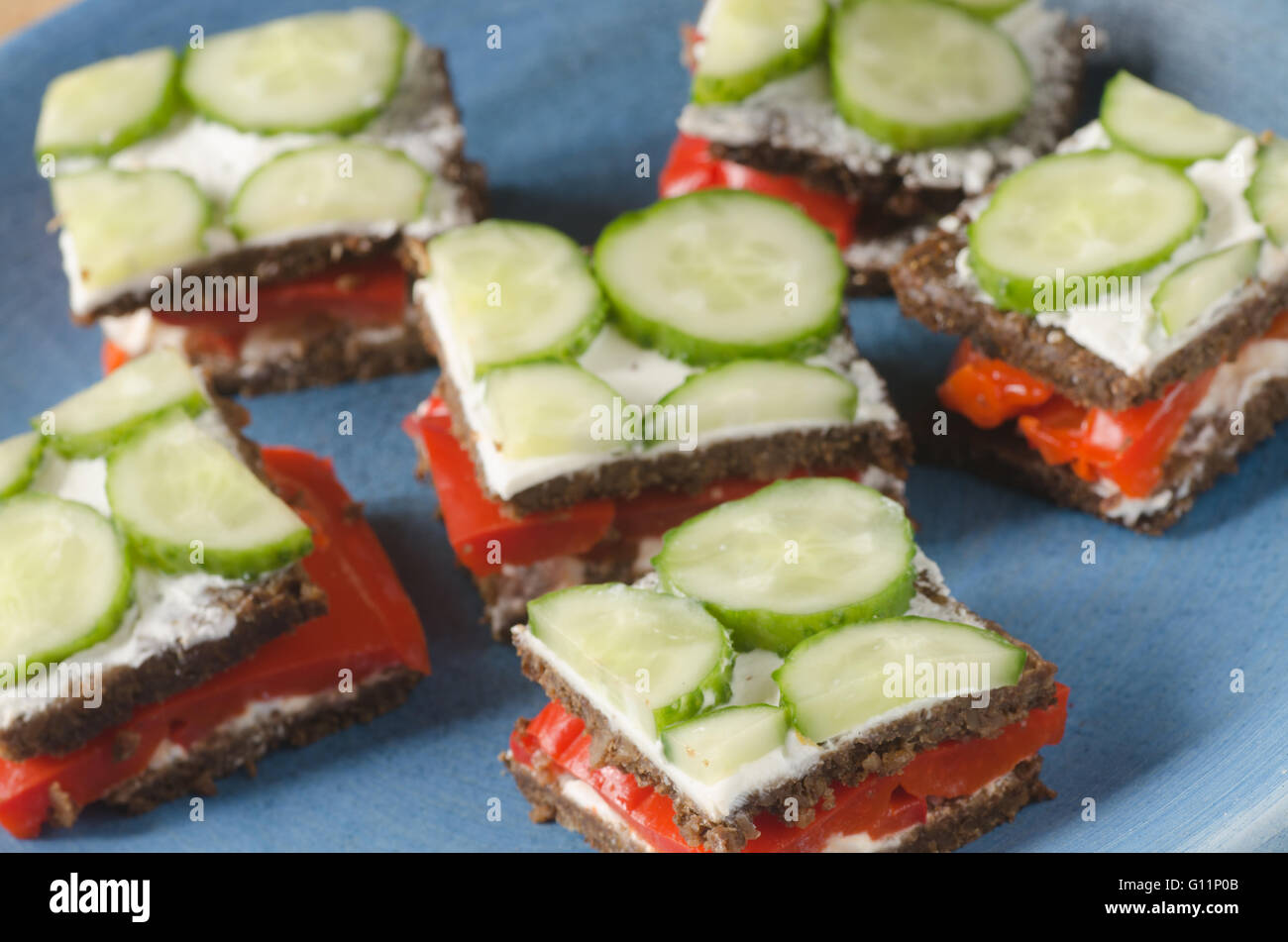 Open-Sandwich mit Gemüse-Draufsicht Stockfoto