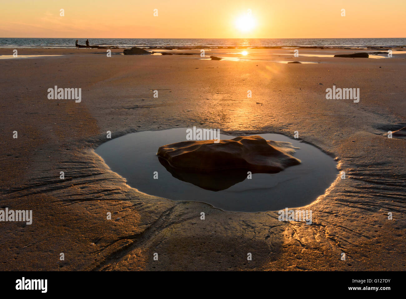 Tidal Pool bei Sonnenuntergang, Cable Beach in Broome, Kimberley, Westaustralien Stockfoto