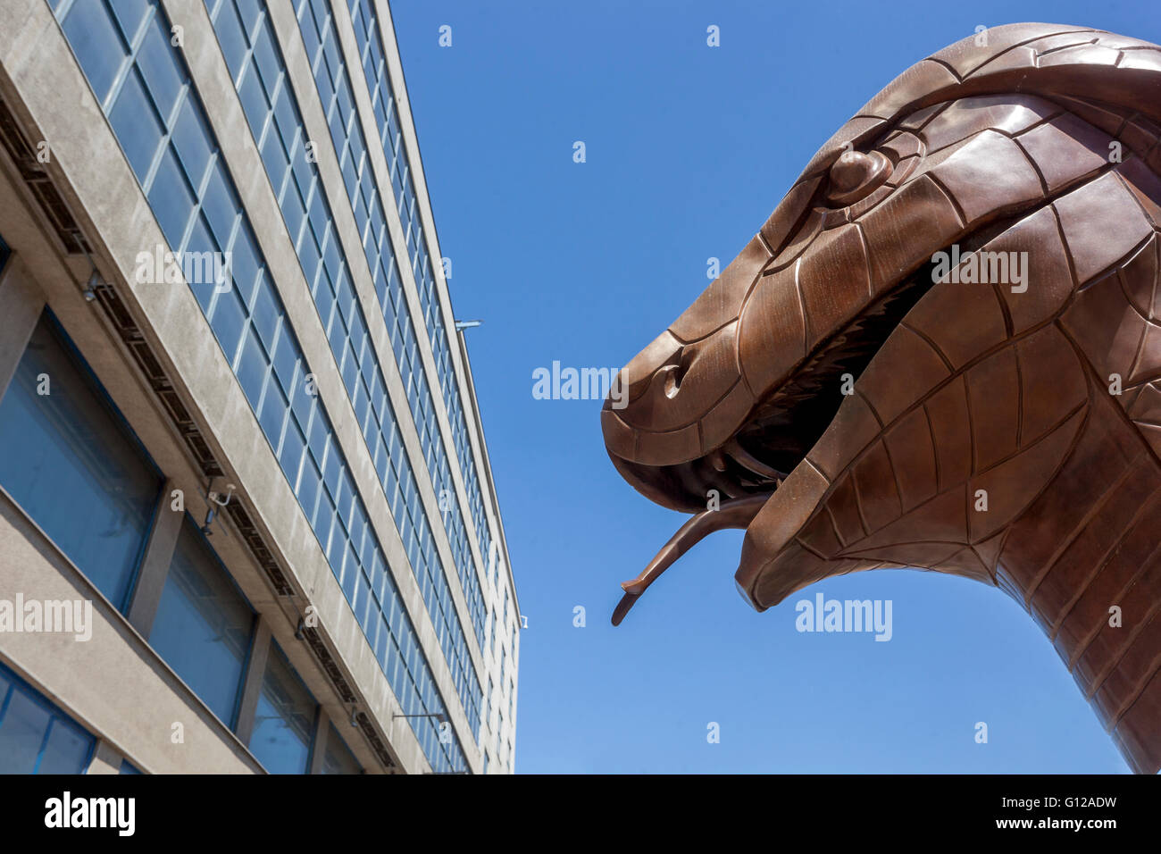 Ai Weiwei Kunstwerk - Zodiac Köpfe vor der National Gallery, Holesovice, Prag, Tschechische Republik, Schlange Stockfoto