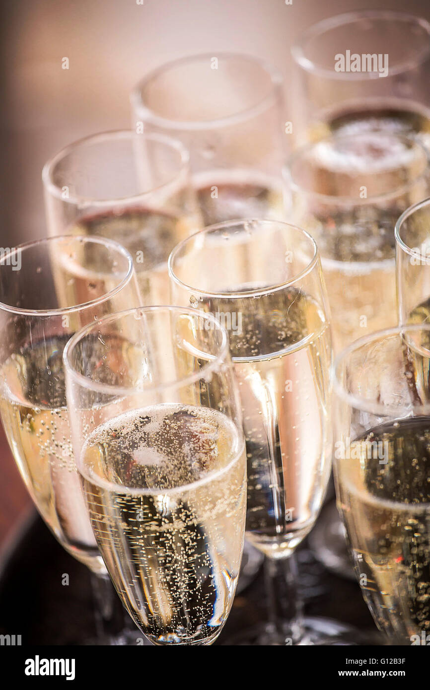 Champagnergläser bereit, bei einer Hochzeitsfeier austeilen Stockfoto