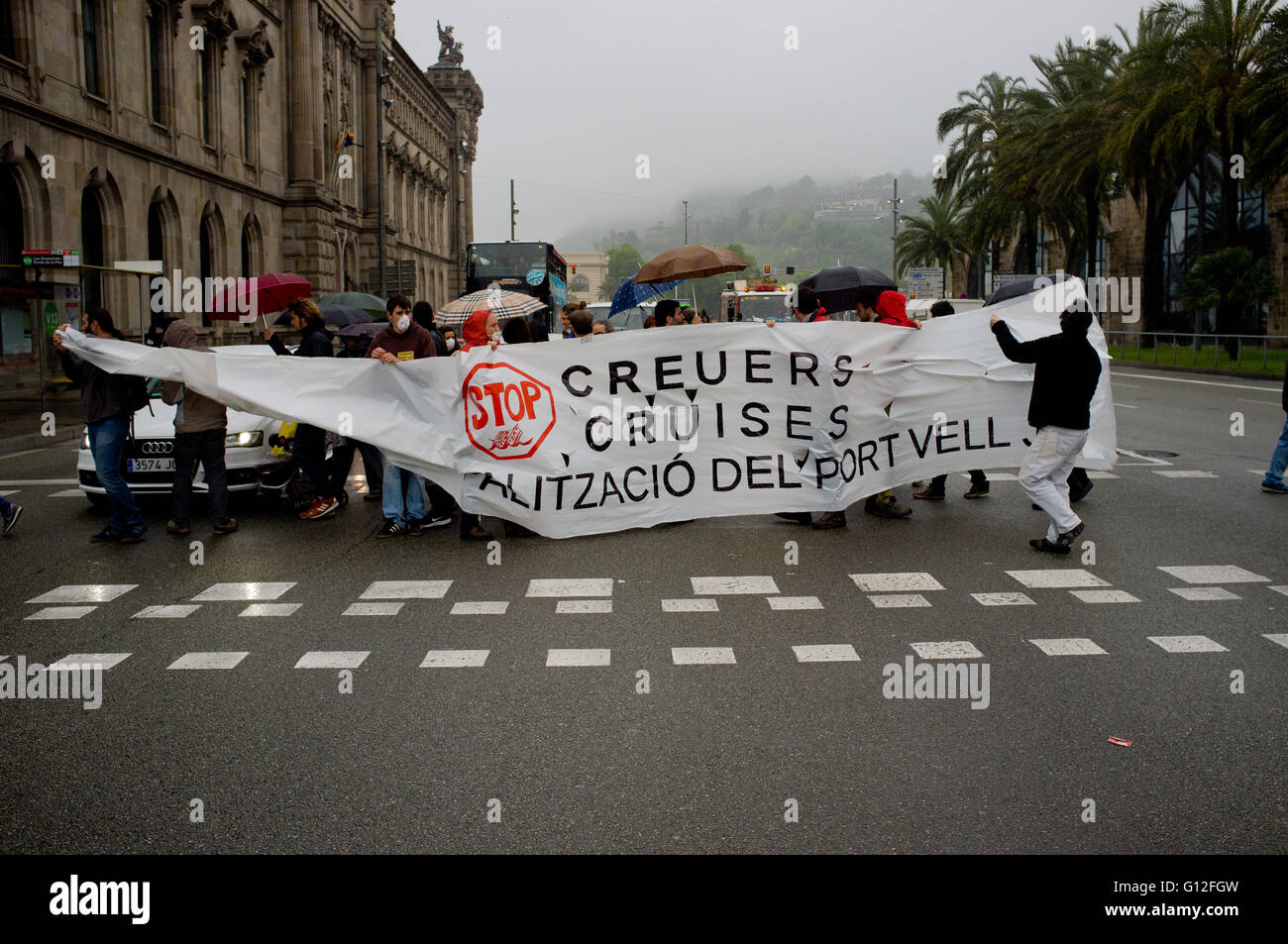 Protest gegen Massentourismus und Kreuzfahrten für seine sozialen und ökologischen Folgen in Barcelona, Spanien. Stockfoto
