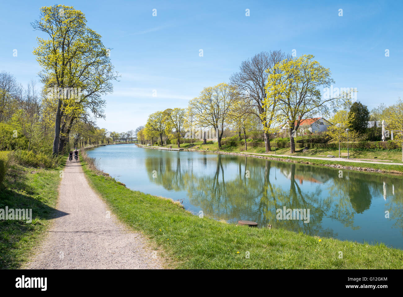 Sonniger Tag im Frühling am Göta Kanal in Berg außerhalb von Linköping, Schweden. Stockfoto