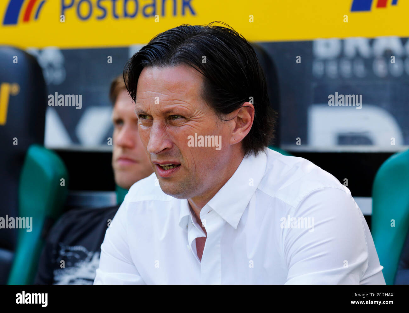 Sport, Fußball, Bundesliga, 2015/2016, Borussia Moenchengladbach gegen Bayer 04 Leverkusen 2:1, Stadion Borussia-Park, Trainer Roger Schmidt (Bayer) Stockfoto