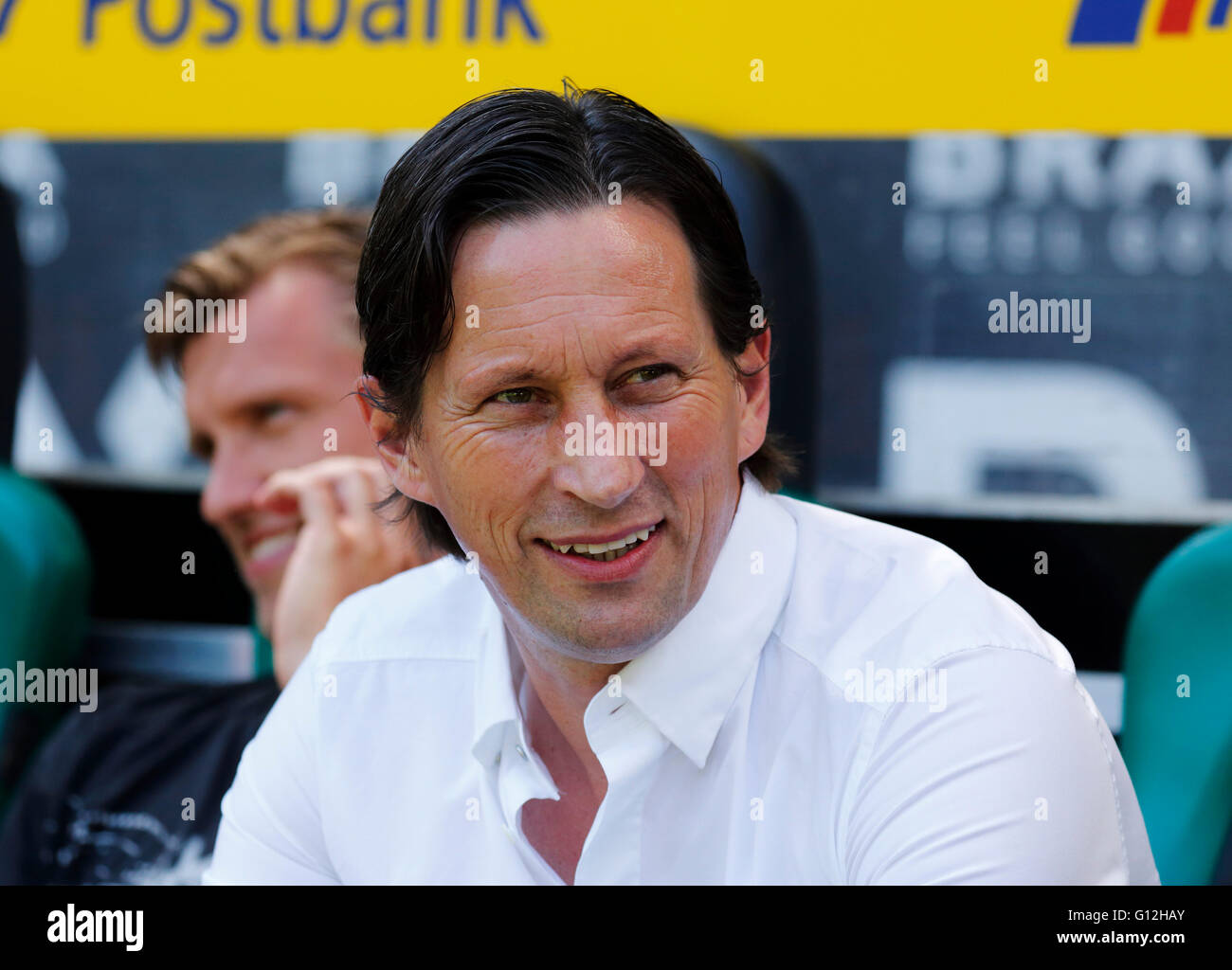 Sport, Fußball, Bundesliga, 2015/2016, Borussia Moenchengladbach gegen Bayer 04 Leverkusen 2:1, Stadion Borussia-Park, Trainer Roger Schmidt (Bayer) Stockfoto